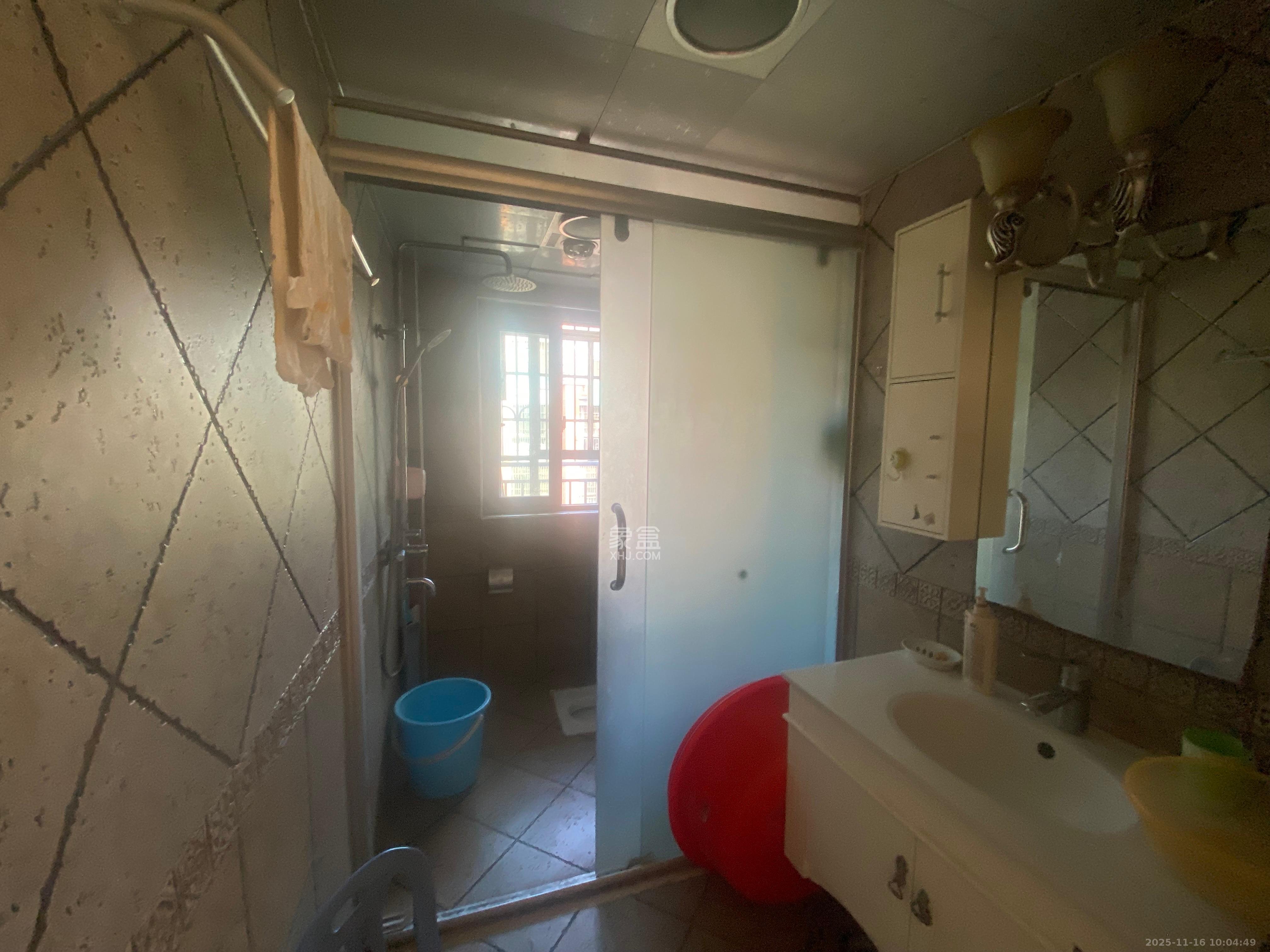 山水湾  3室2厅2卫    2200.0元/月室内图