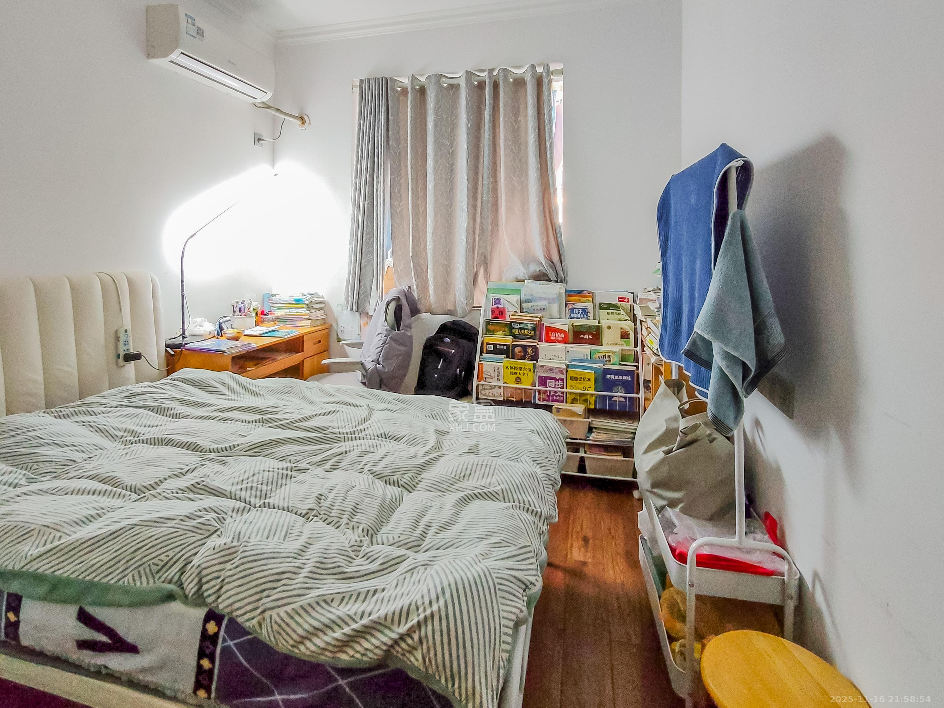 岸芷汀兰  4室2厅2卫    70.0万卧室