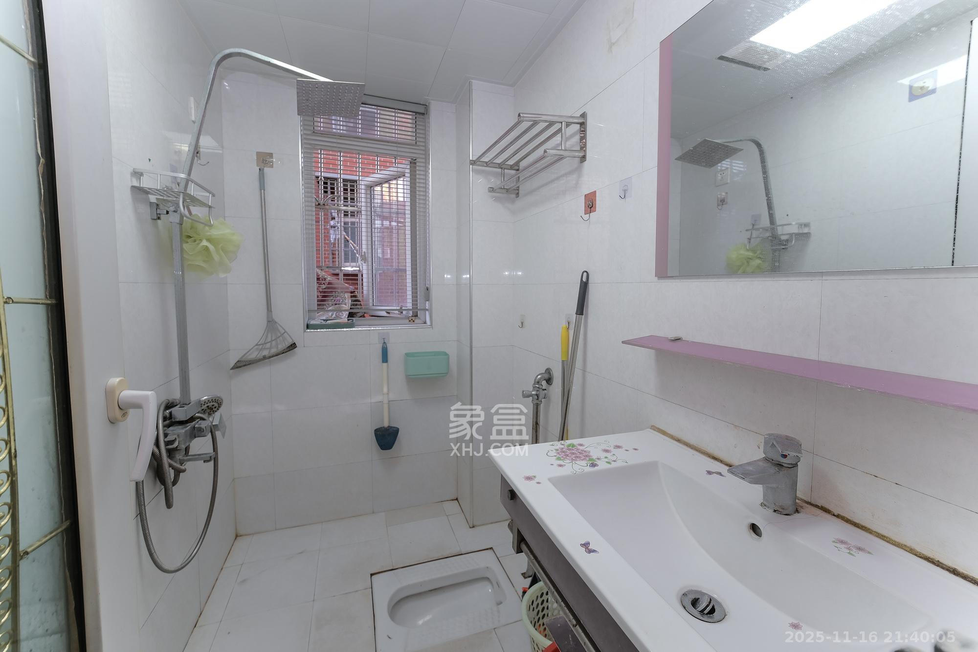 湘瑞家园 3室2厅1卫 49.8万 湘瑞家园 3室2厅1卫 49.8万卫生间