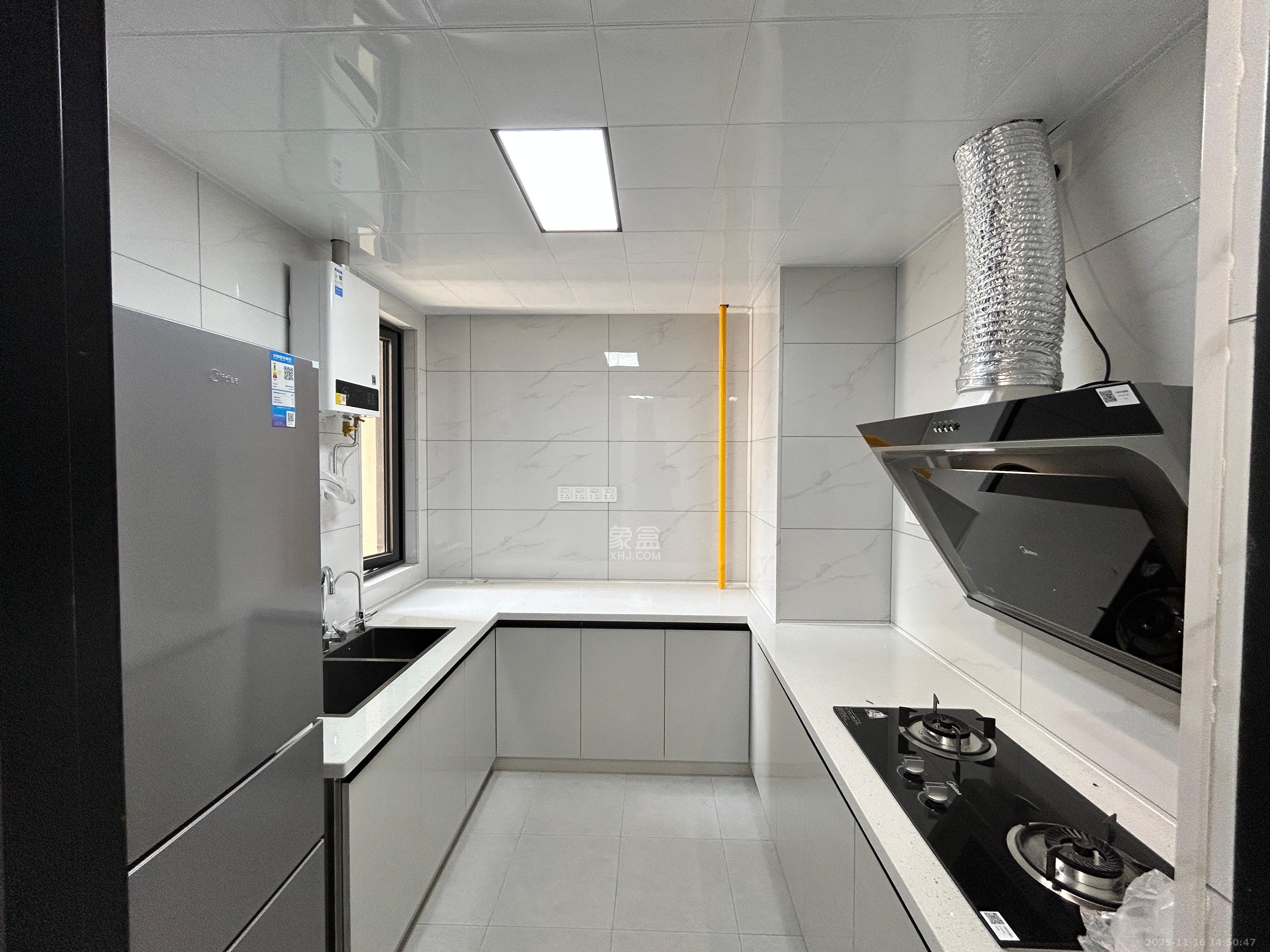 招商蛇口璀璨学府  3室2厅2卫    3000.0元/月室内图