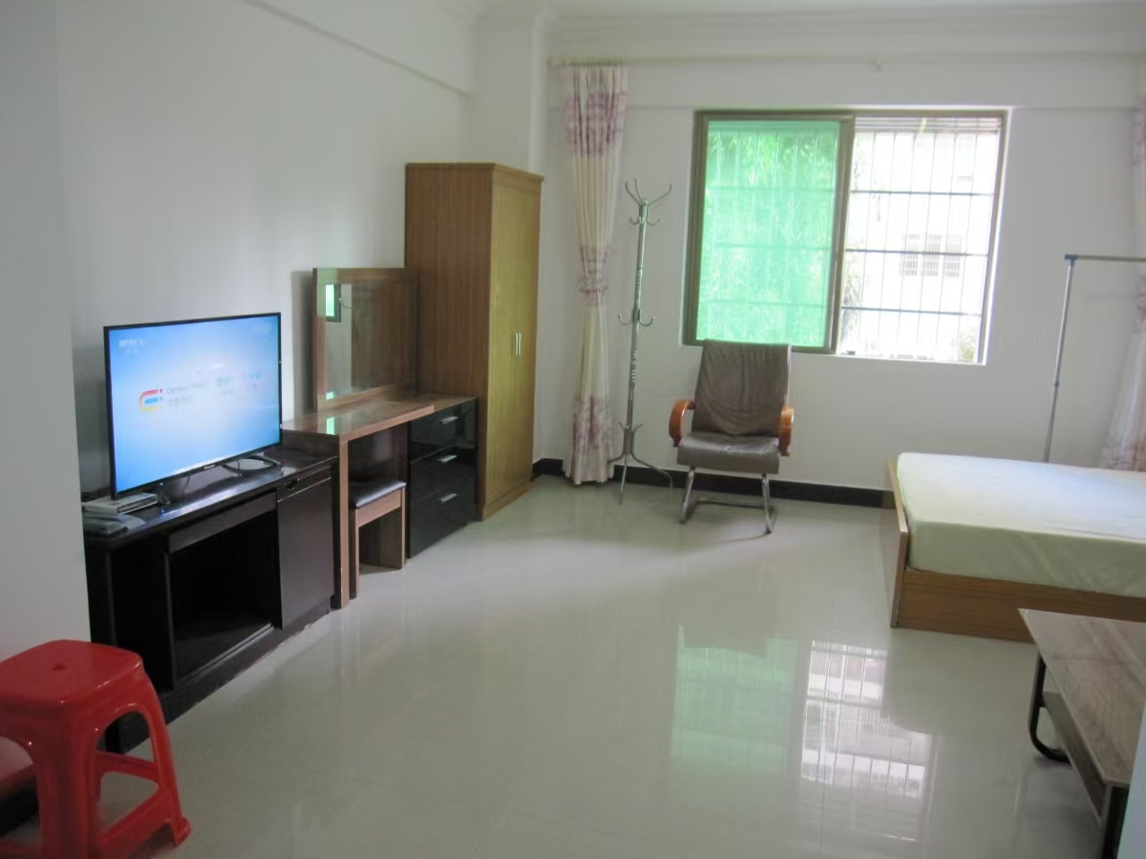 华贸大厦(华贸花苑) 1室0厅0卫 45.8万 华贸大厦(华贸花苑) 1室0厅0卫 45.8万客厅