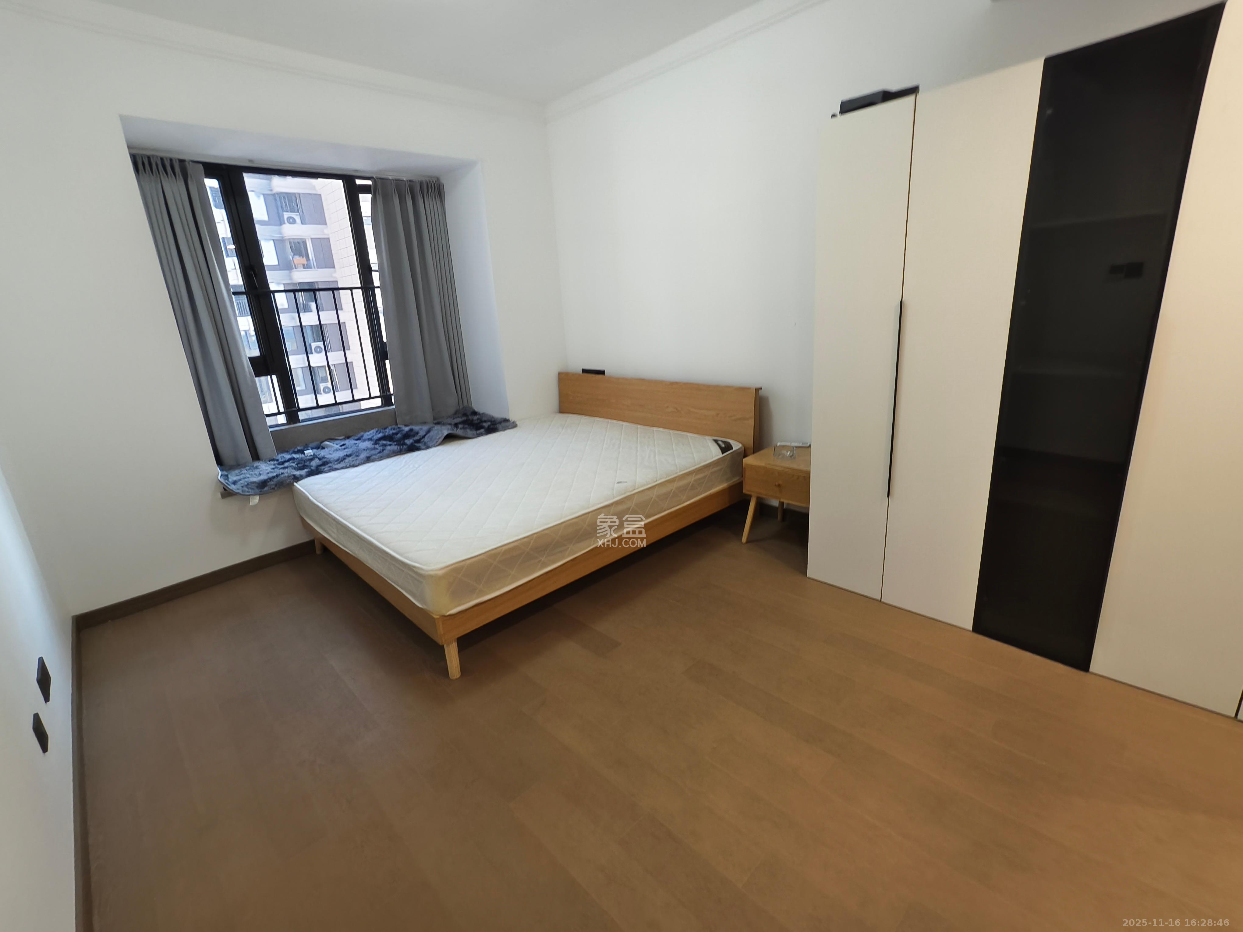 金地都会风華  3室2厅2卫    2800.0元/月室内图