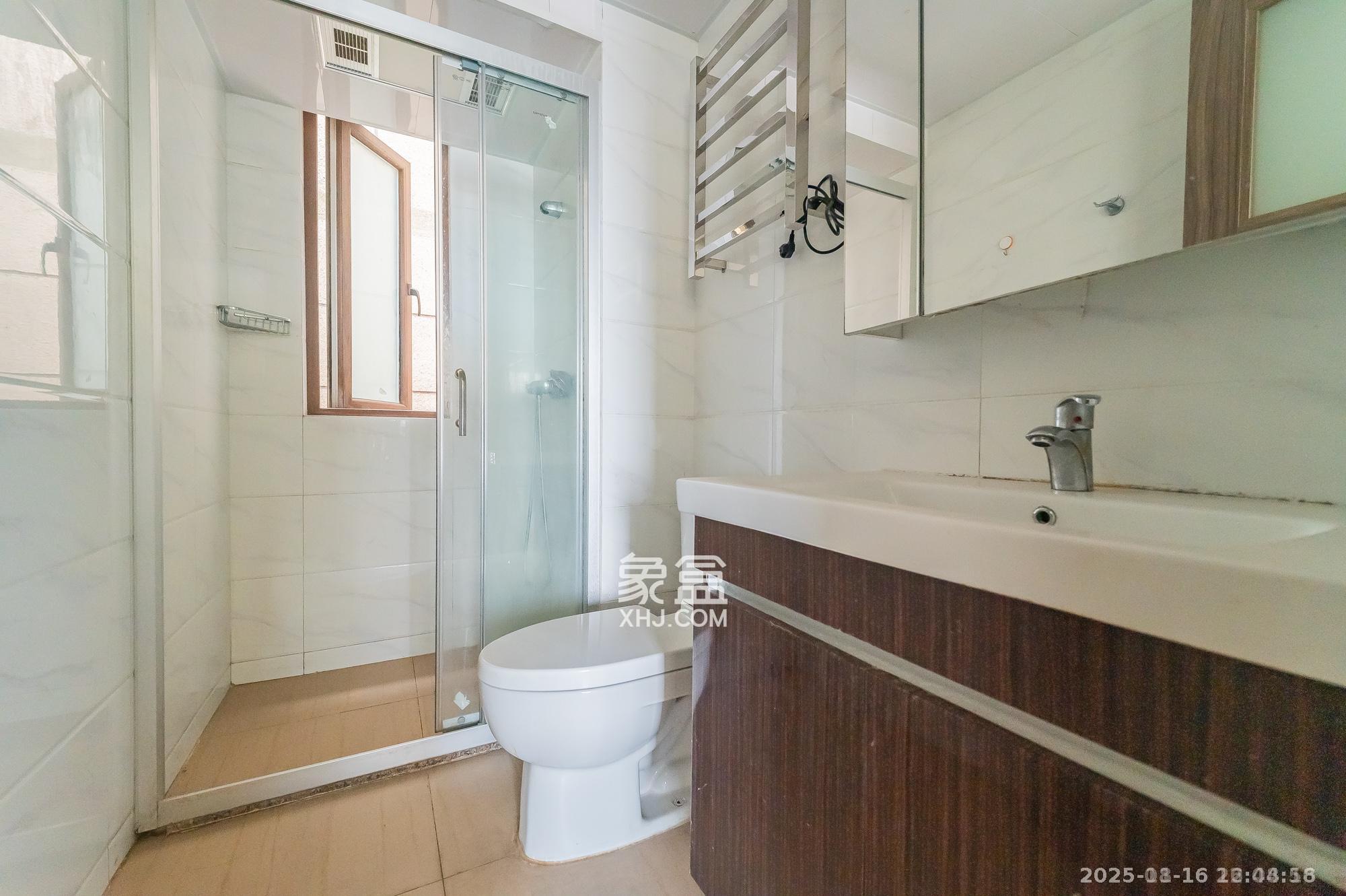 碧桂园中央花园 3室2厅2卫 2300.0元/月 碧桂园中央花园 3室2厅2卫 2300.0元/月室内图