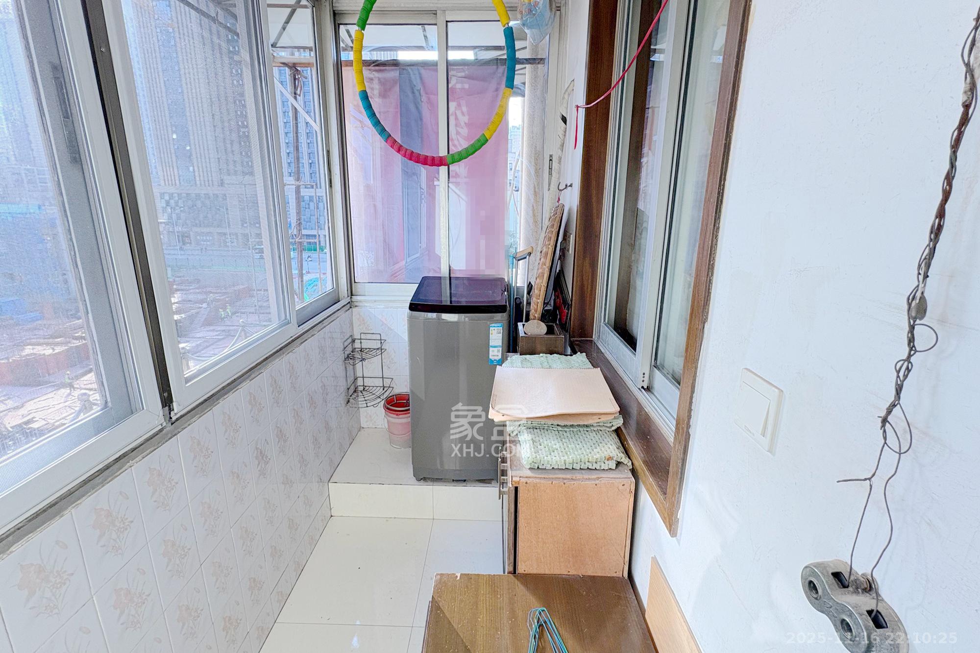 市教委单位房  3室2厅1卫    79.8万阳台