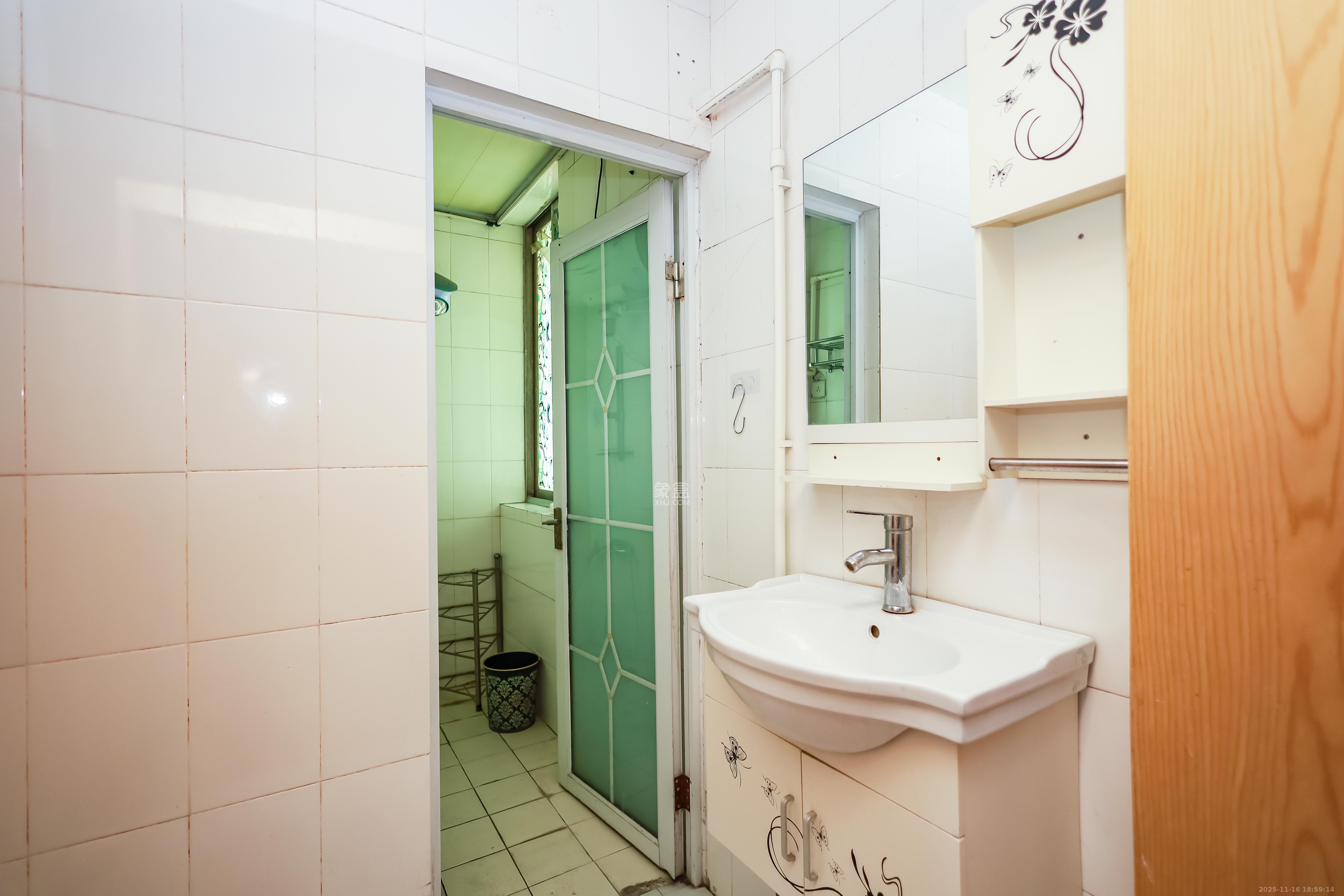 咸嘉新村嘉明苑 5室2厅2卫 105.0万 咸嘉新村嘉明苑 5室2厅2卫 105.0万卫生间