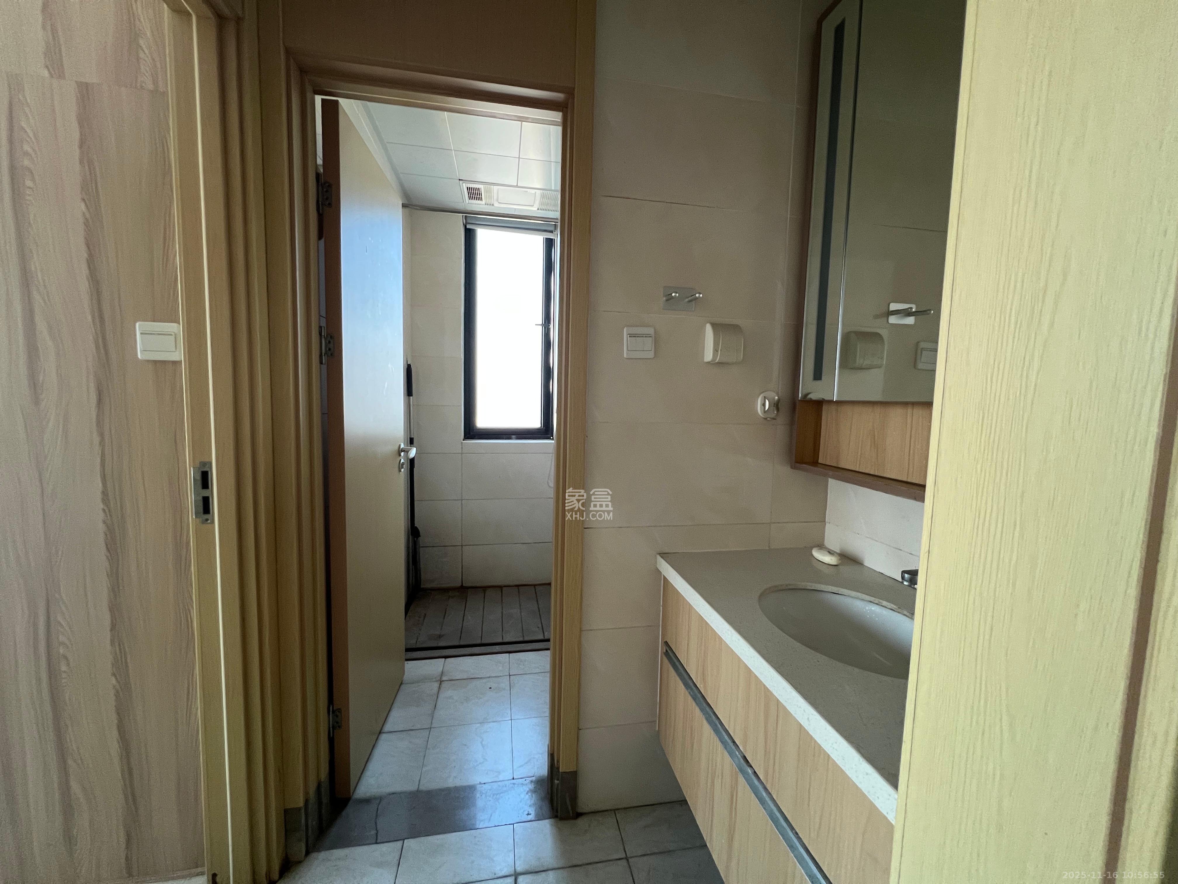 启迪协信中心  2室1厅1卫    2500.0元/月室内图