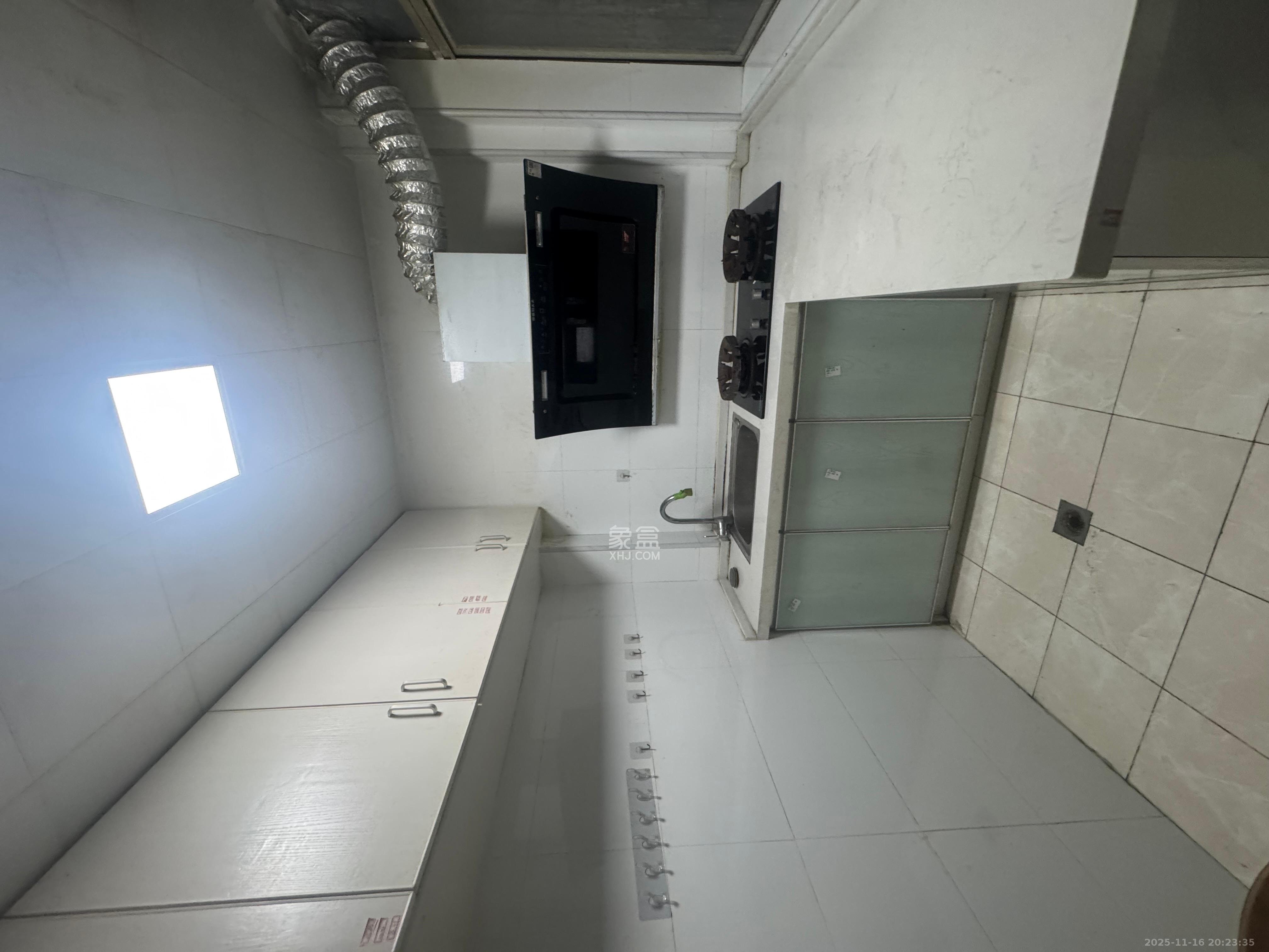 城市花园  3室1厅1卫    3200.0元/月室内图