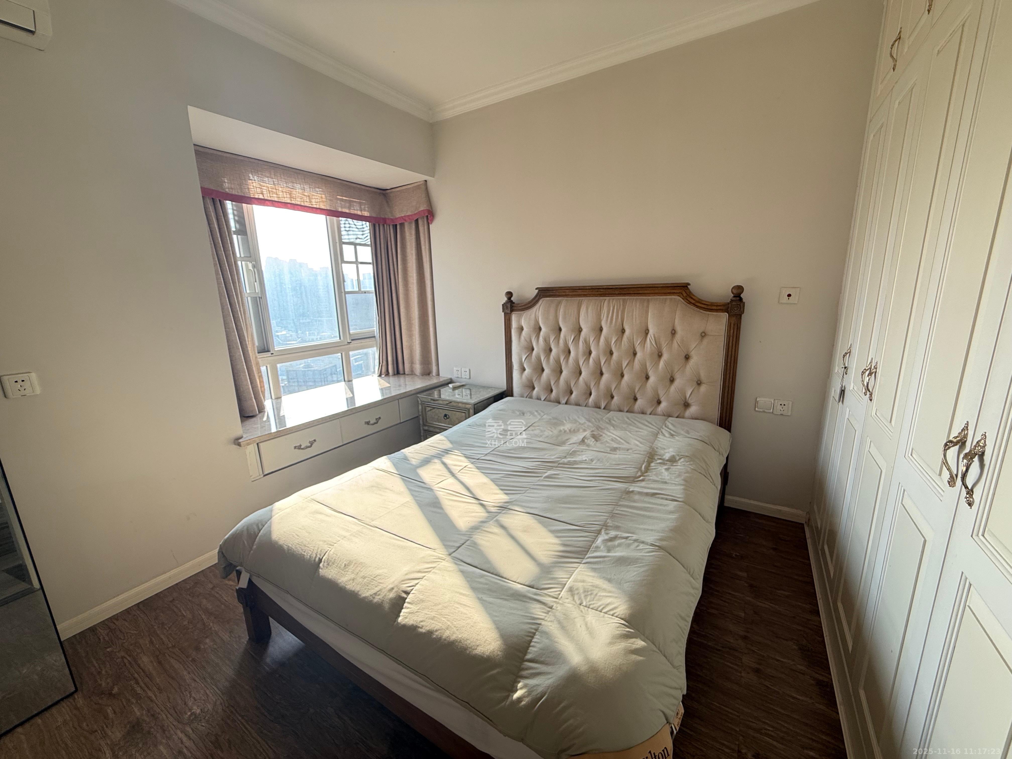 泊爱蓝湾 1室2厅2卫 2400.0元/月 泊爱蓝湾 1室2厅2卫 2400.0元/月室内图