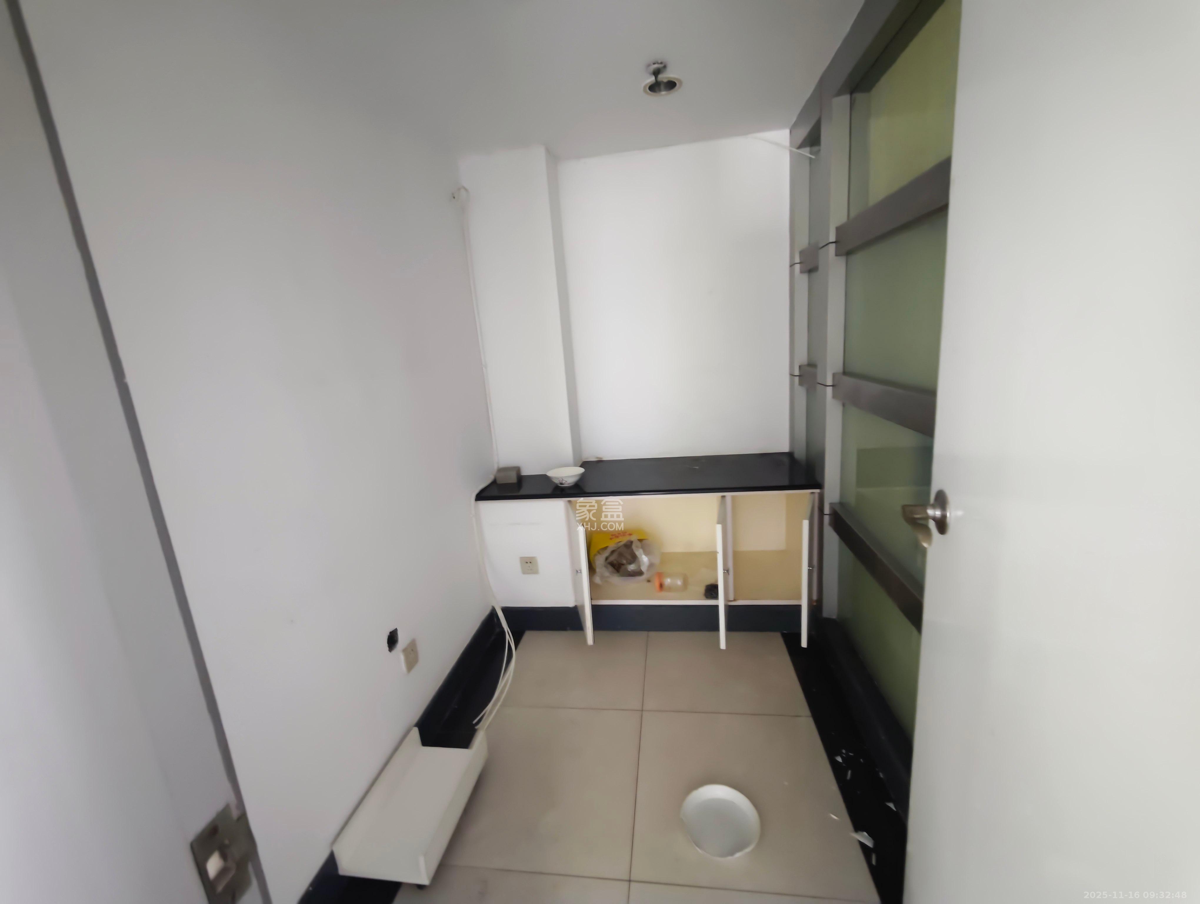 新富城   418.0㎡      12000.0元/月室内图