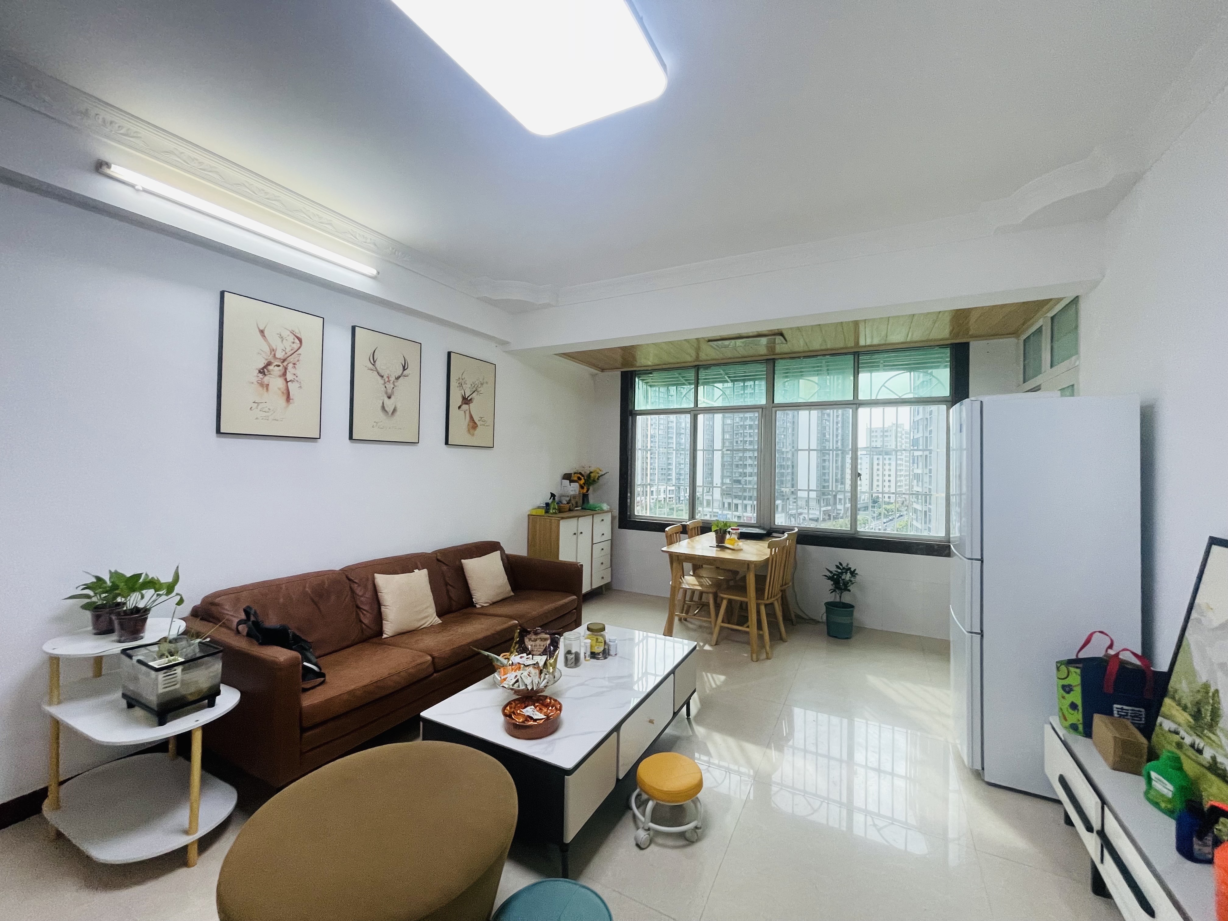 喜红公寓  3室2厅2卫    2600.0元/月室内图