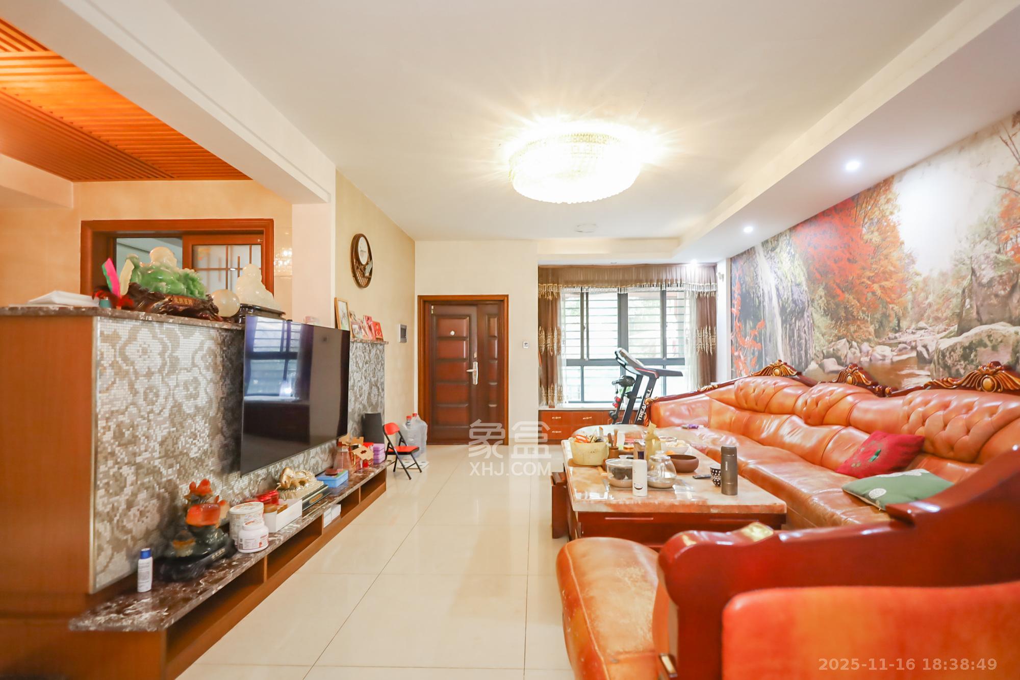 西山汇景一、二期  4室2厅2卫    356.0万客厅