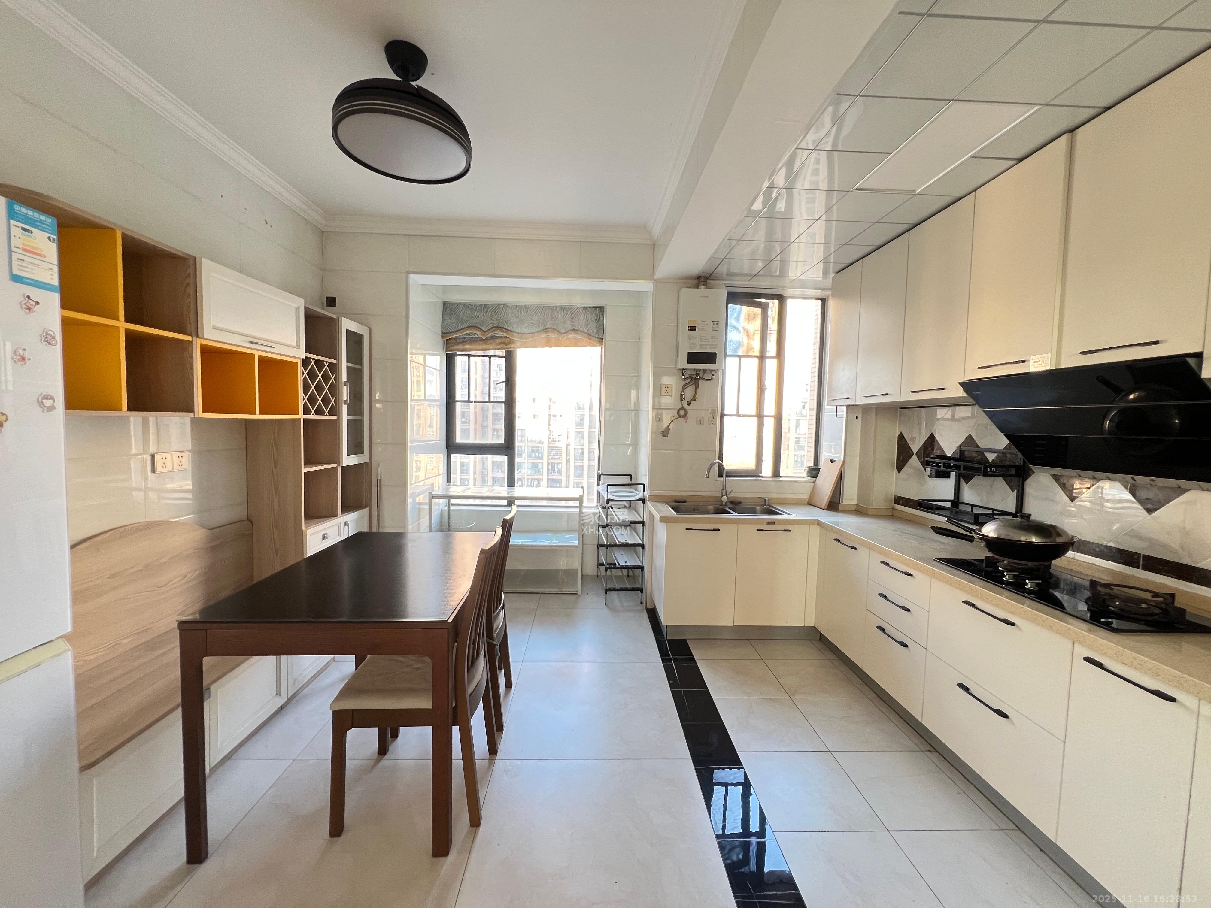 荣盛花语馨苑  2室2厅1卫    2500.0元/月室内图