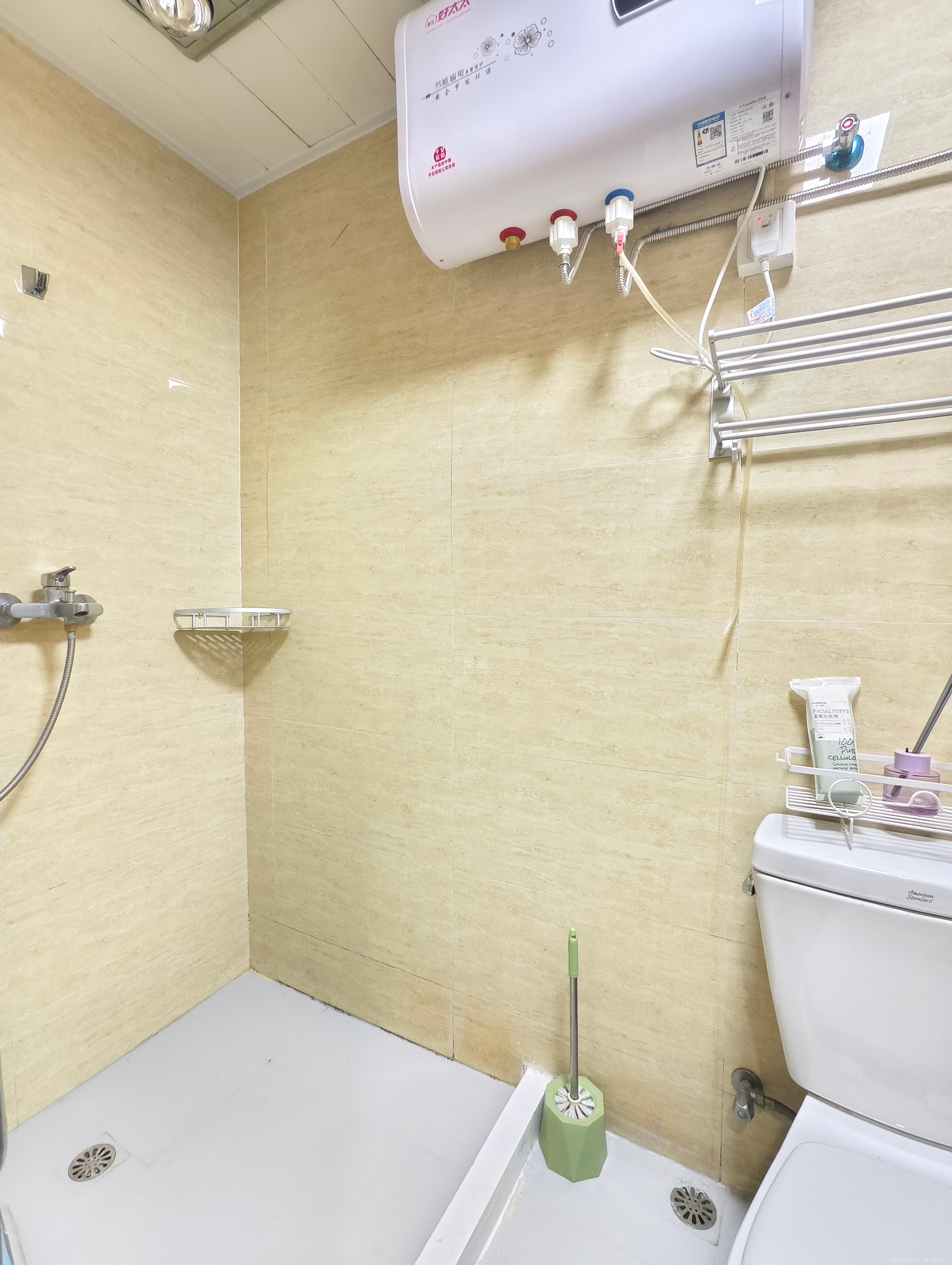 绿地中央广场  1室1厅1卫    1600.0元/月室内图