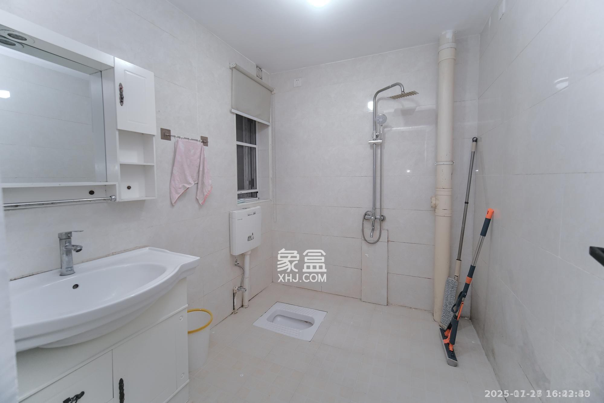 山水湾  3室2厅1卫    1600.0元/月室内图