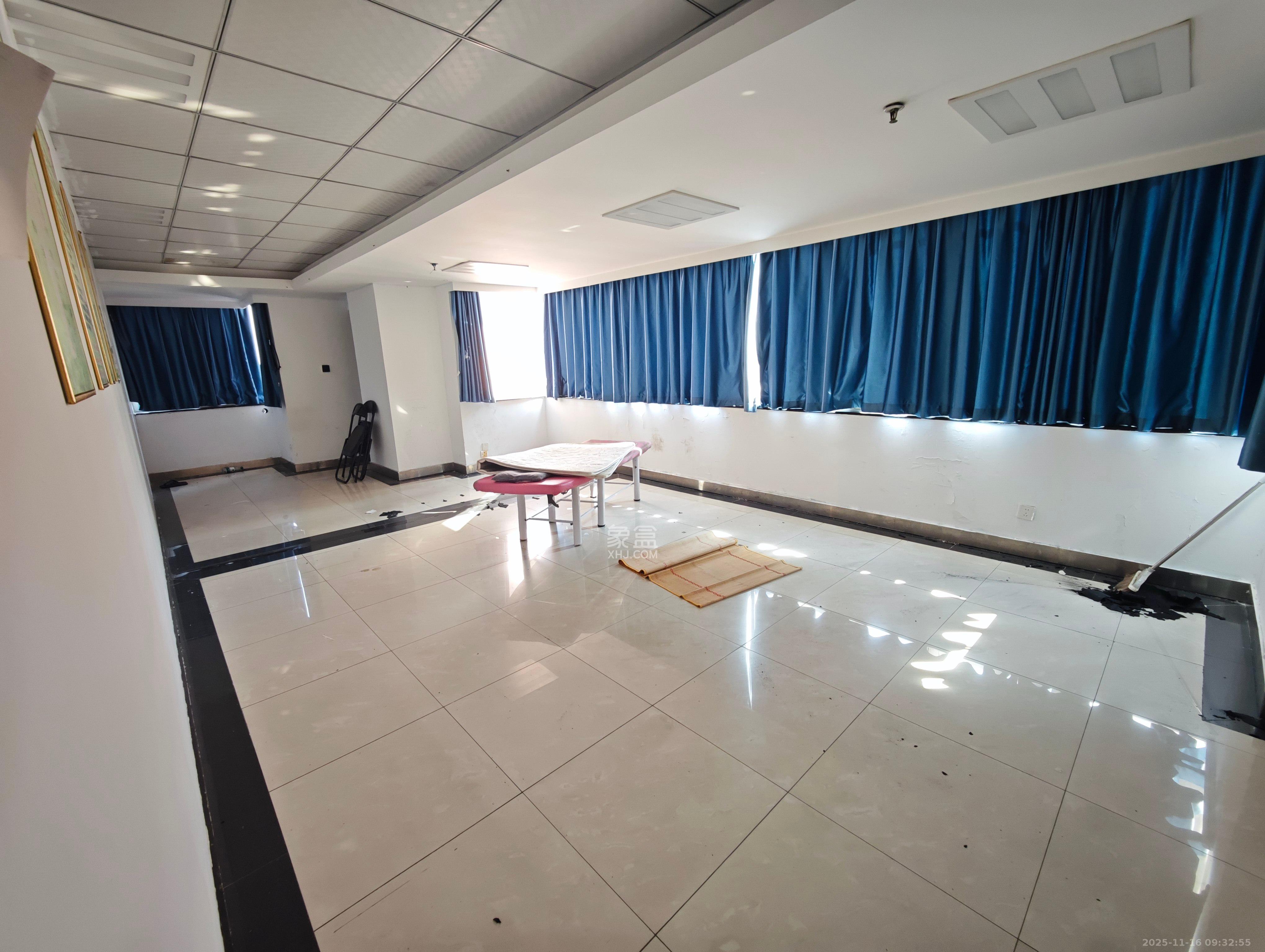 新富城   418.0㎡      12000.0元/月室内图