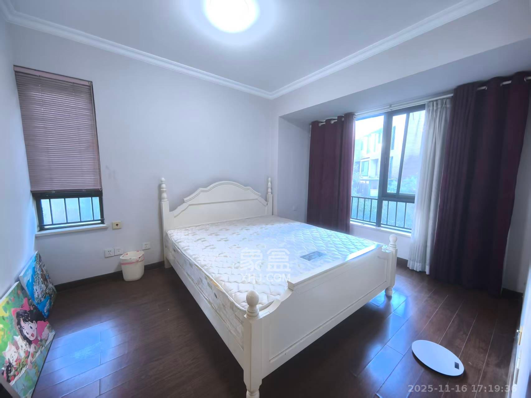 万科城 3室2厅2卫 2500.0元/月 万科城 3室2厅2卫 2500.0元/月室内图