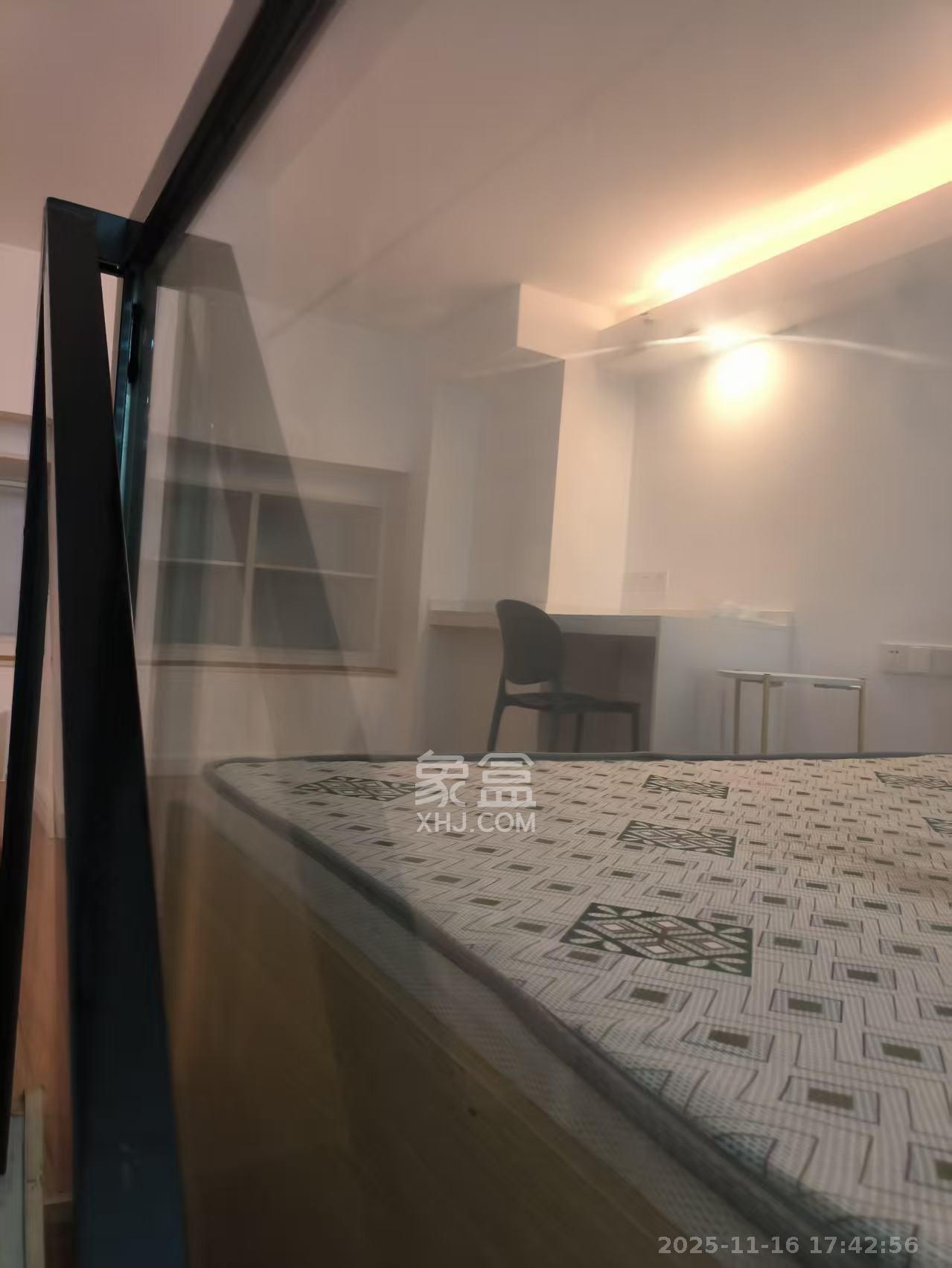 卓越江岸  1室1厅1卫    2000.0元/月室内图