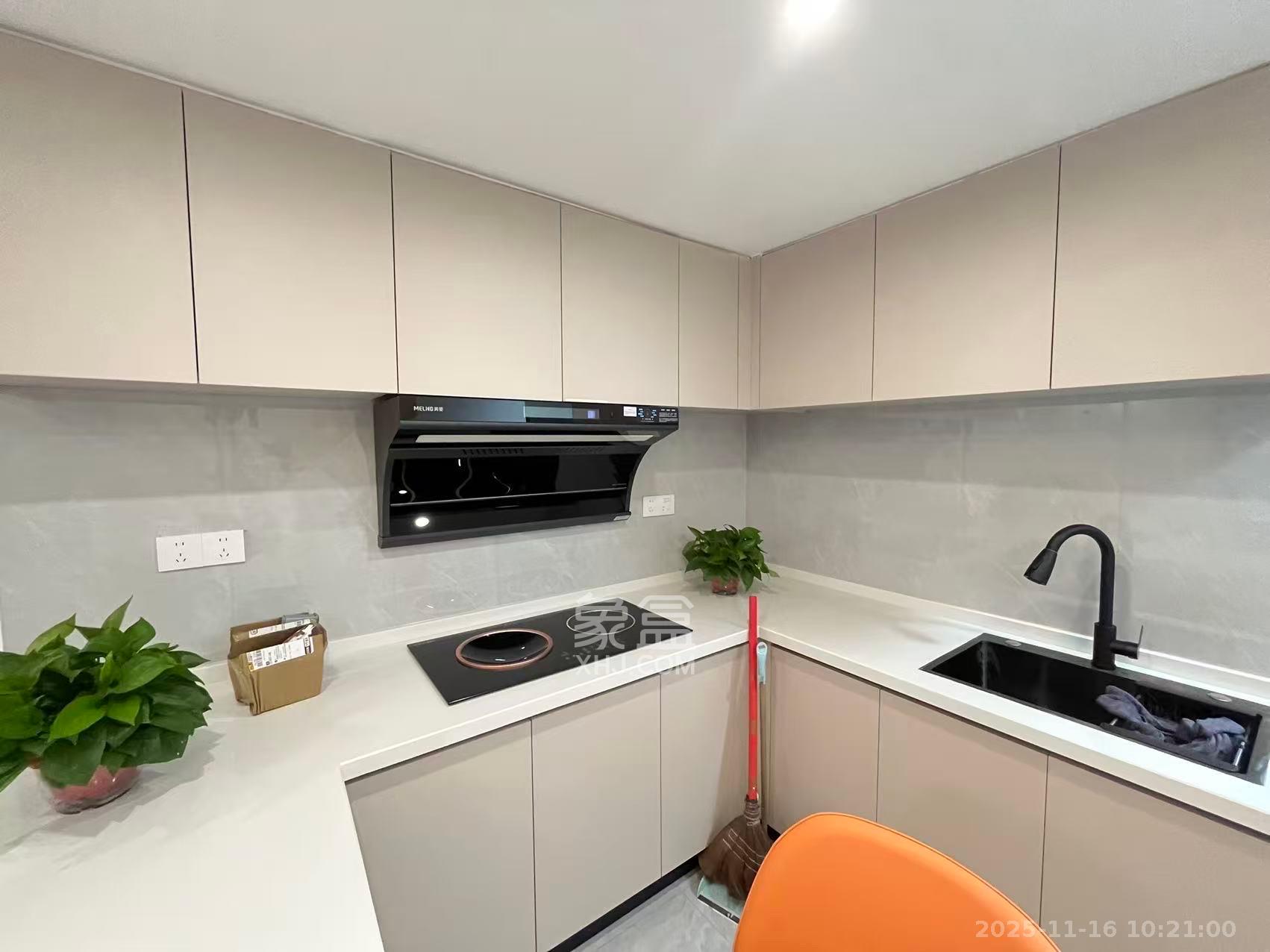 世茂璀璨天城公寓 2室1厅1卫 2600.0元/月 世茂璀璨天城公寓 2室1厅1卫 2600.0元/月室内图