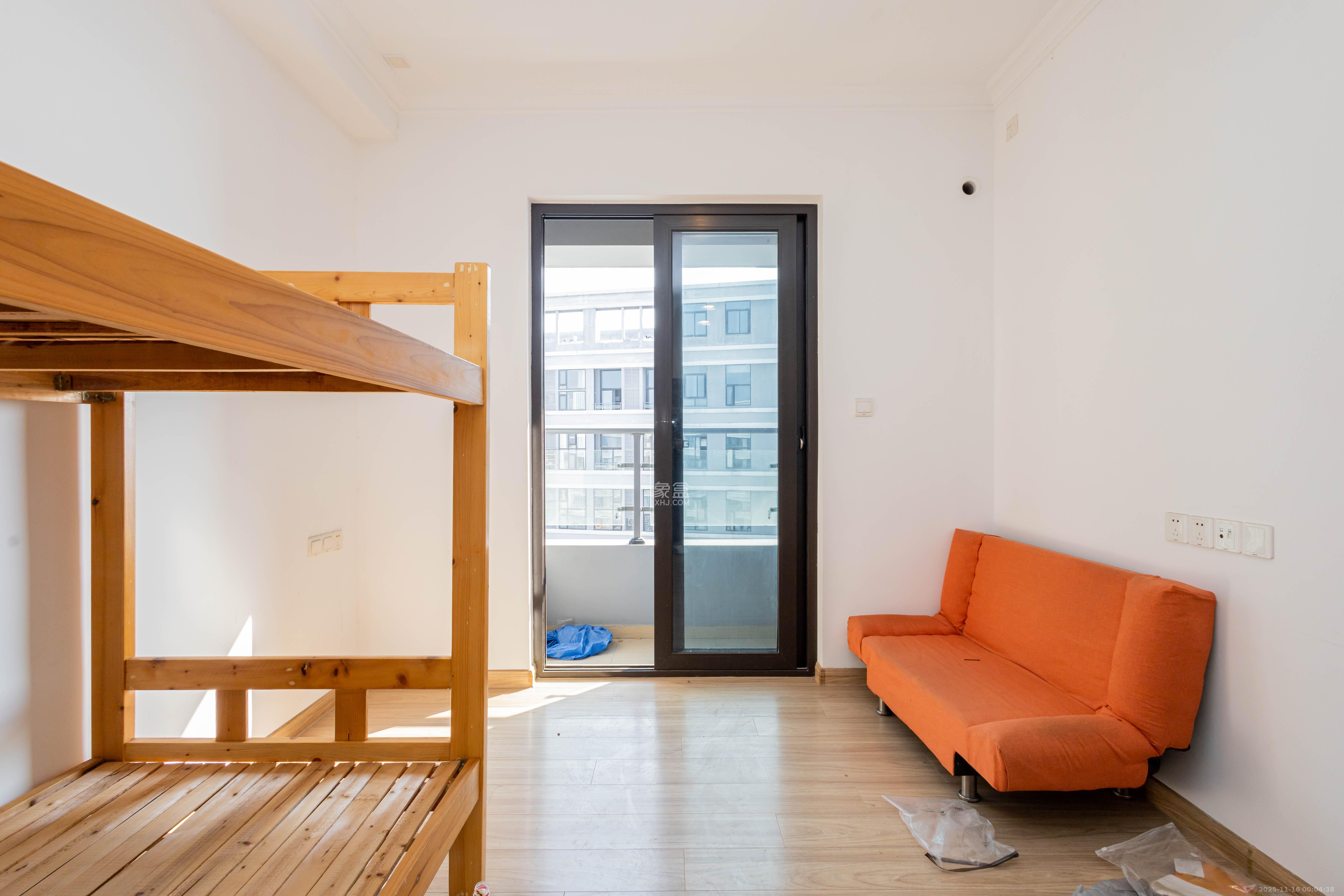 碧桂园星荟  1室0厅0卫    13.0万客厅