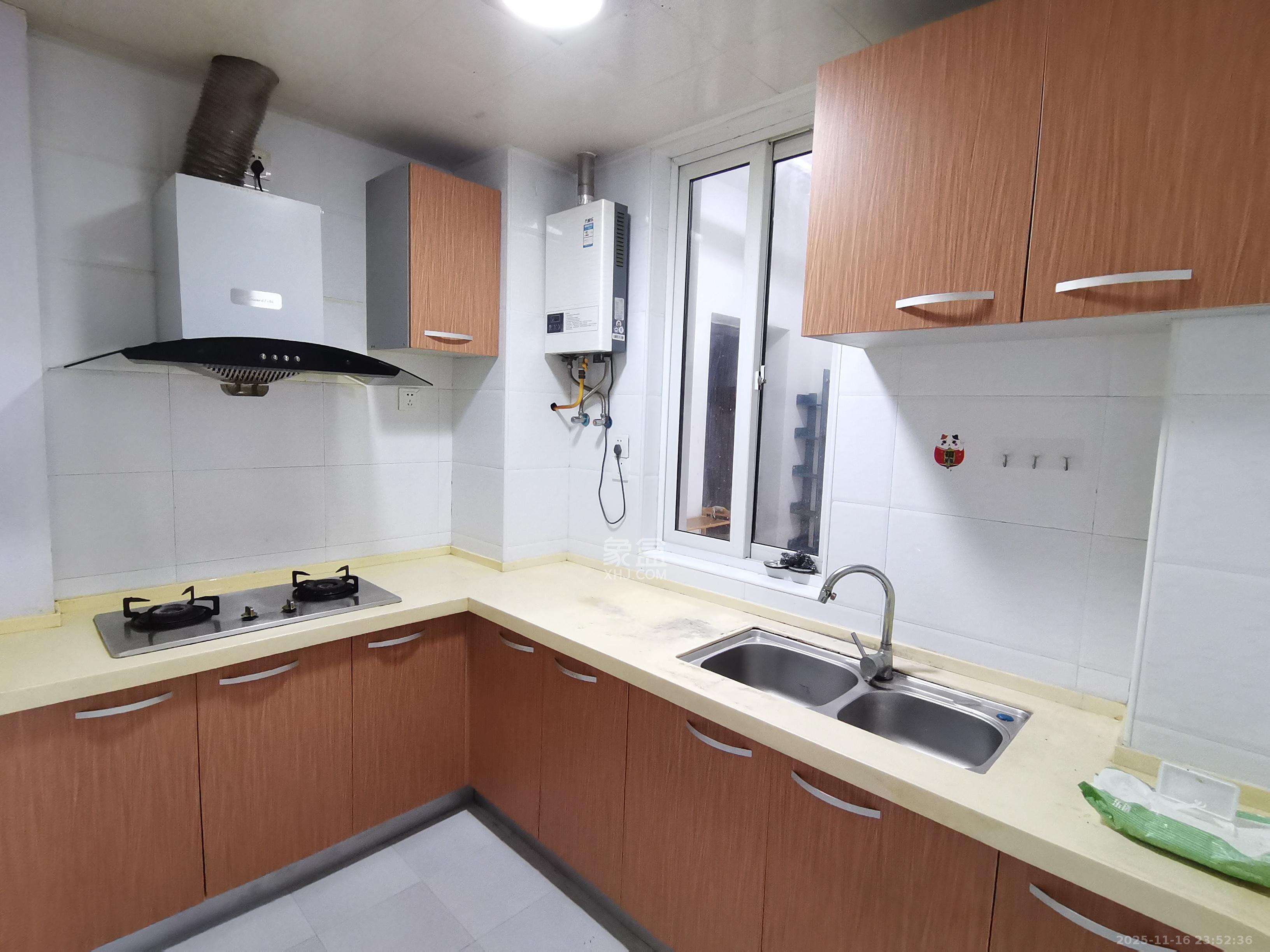 泊爱蓝湾 2室1厅1卫 2350.0元/月 泊爱蓝湾 2室1厅1卫 2350.0元/月室内图