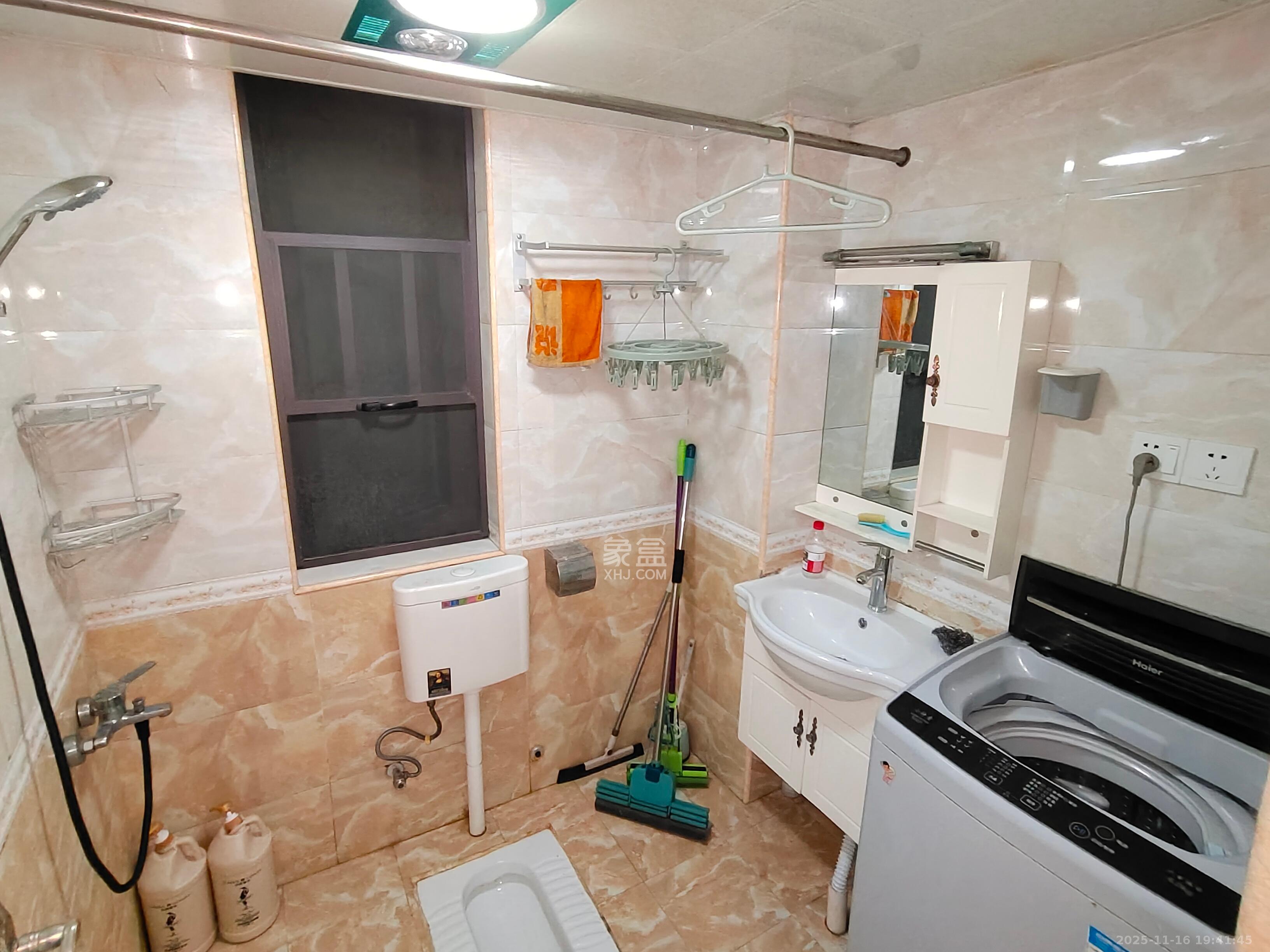 达美D6区  2室1厅1卫    2000.0元/月室内图