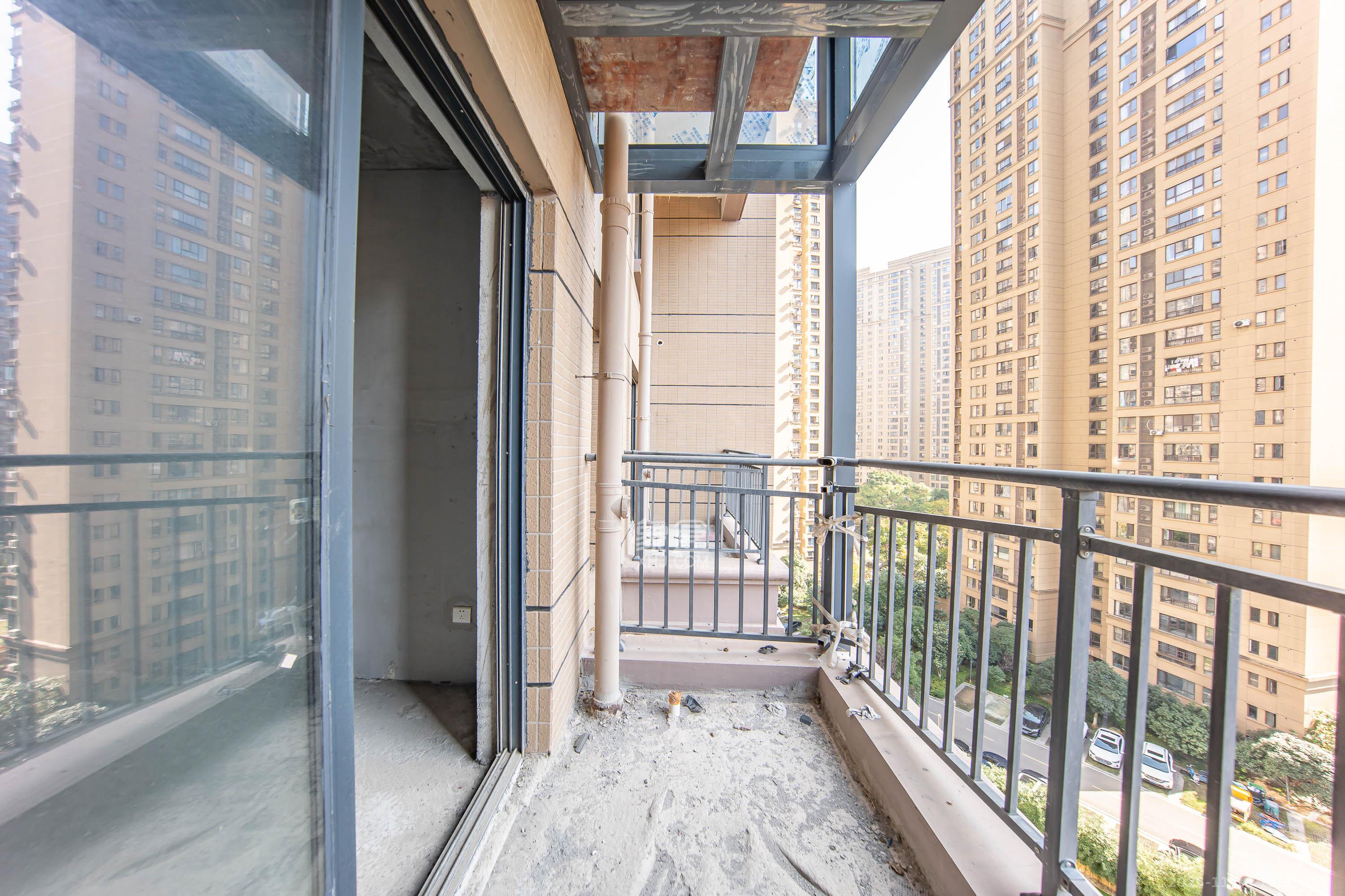 邦盛水岸御园 4室2厅2卫 72.0万 邦盛水岸御园 4室2厅2卫 72.0万阳台