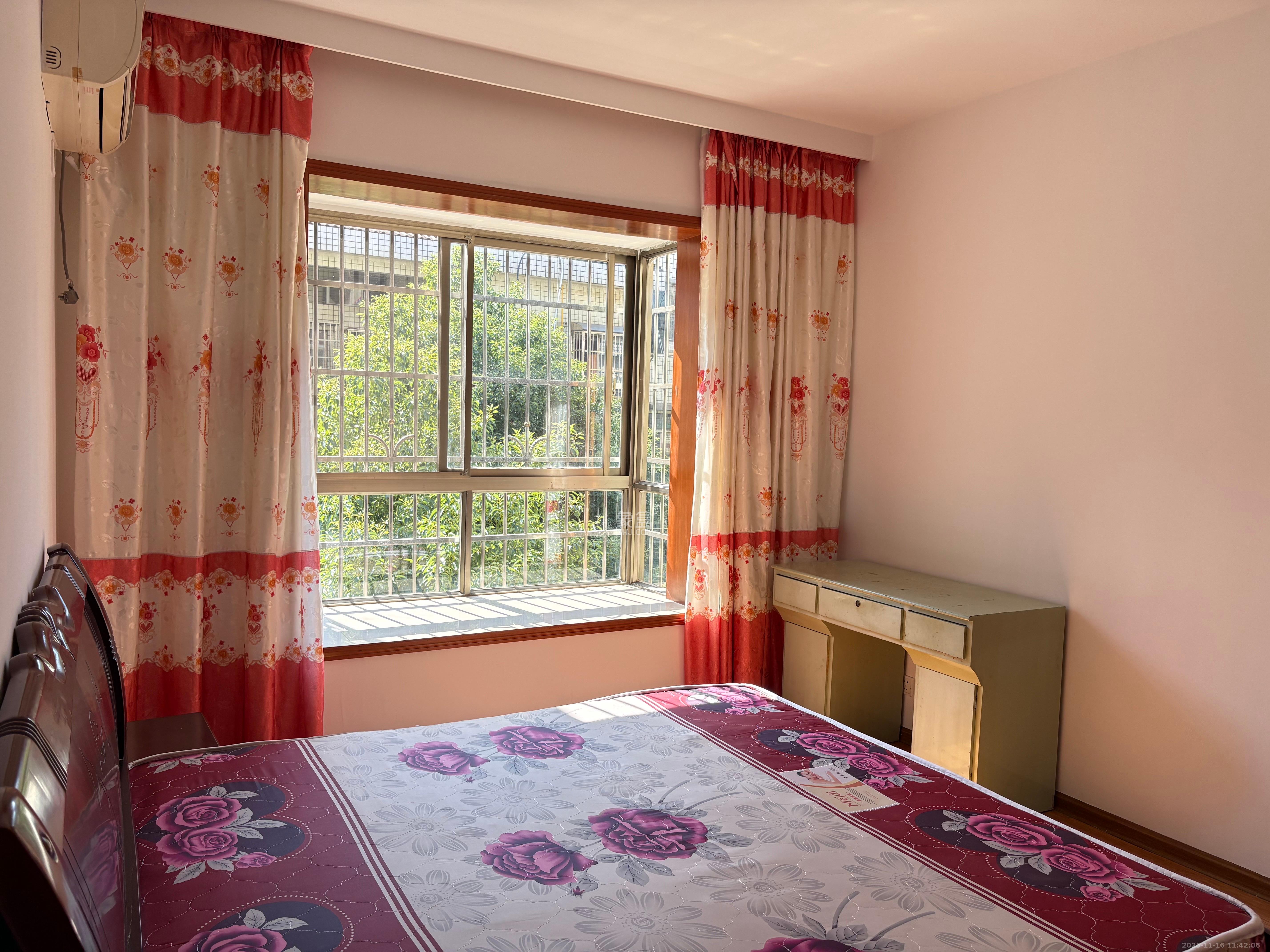 金石蓉园  2室1厅1卫    1400.0元/月室内图