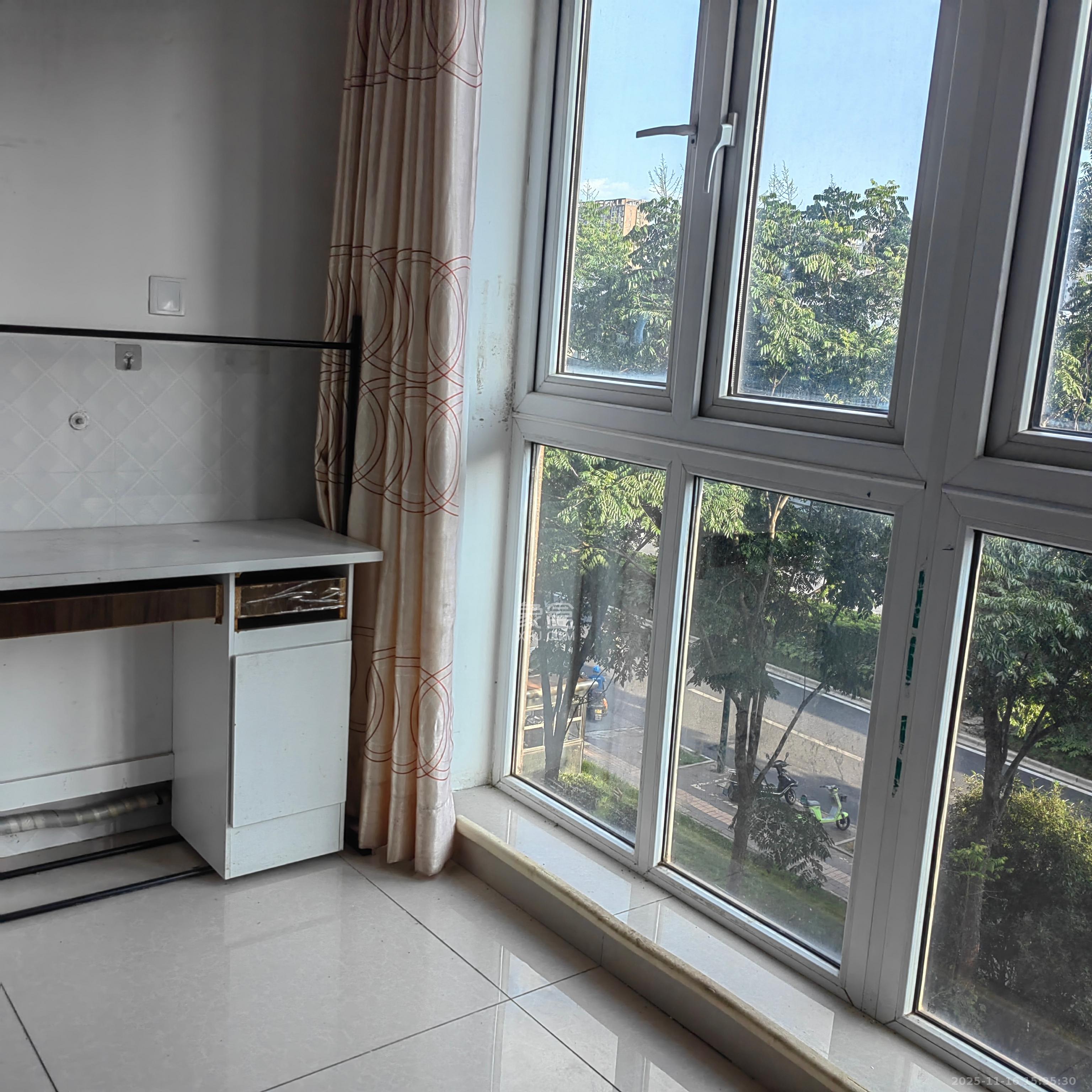 荣盛花语城  3室2厅1卫    1800.0元/月室内图