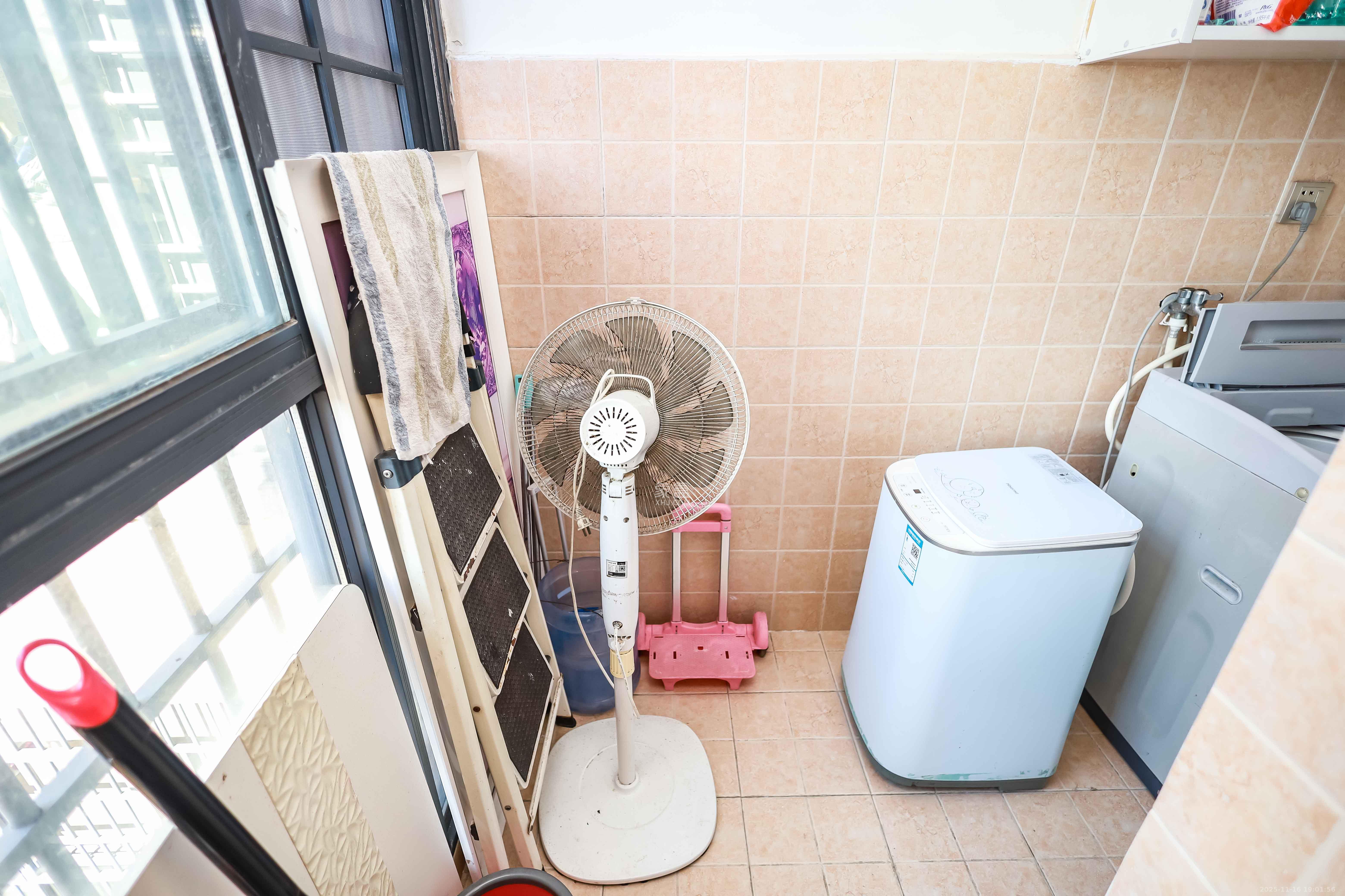 天麓尚层 3室2厅1卫 68.8万 天麓尚层 3室2厅1卫 68.8万阳台