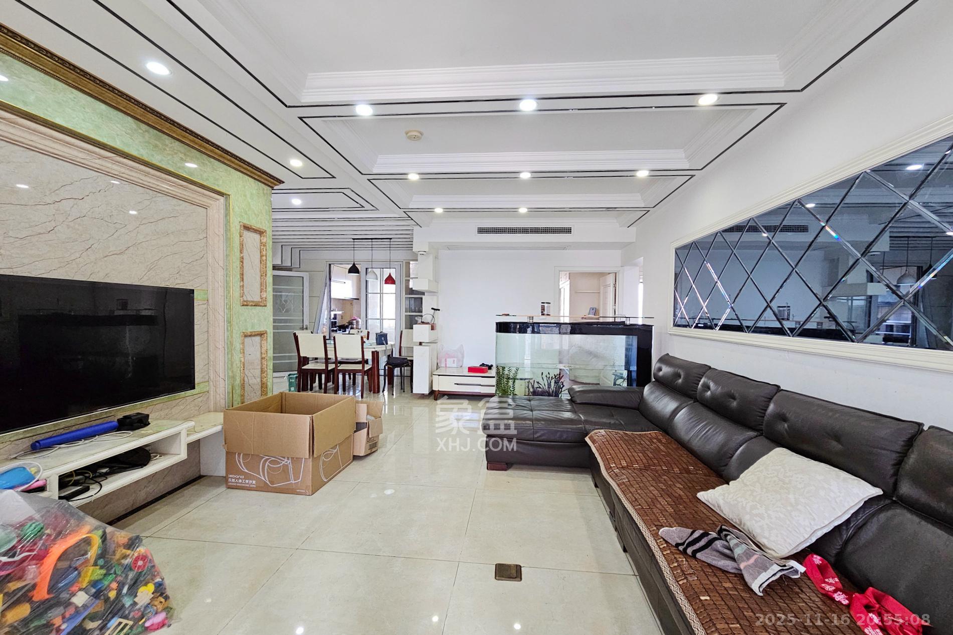 嘉宇盛世华章 3室2厅2卫 100.0万 嘉宇盛世华章 3室2厅2卫 100.0万客厅