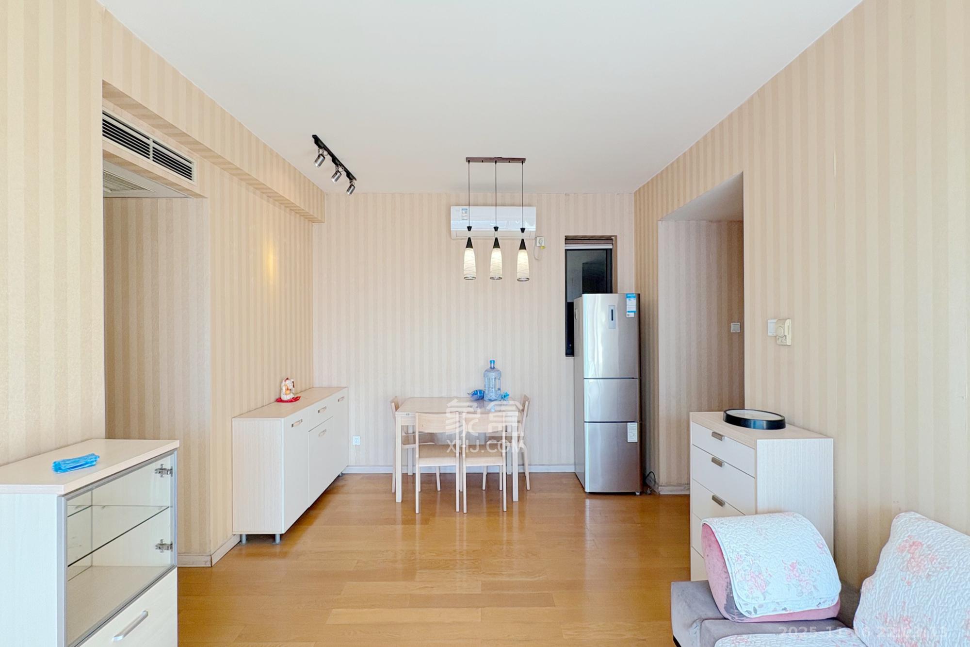 盛世美居荷园  3室2厅1卫    110.0万客厅