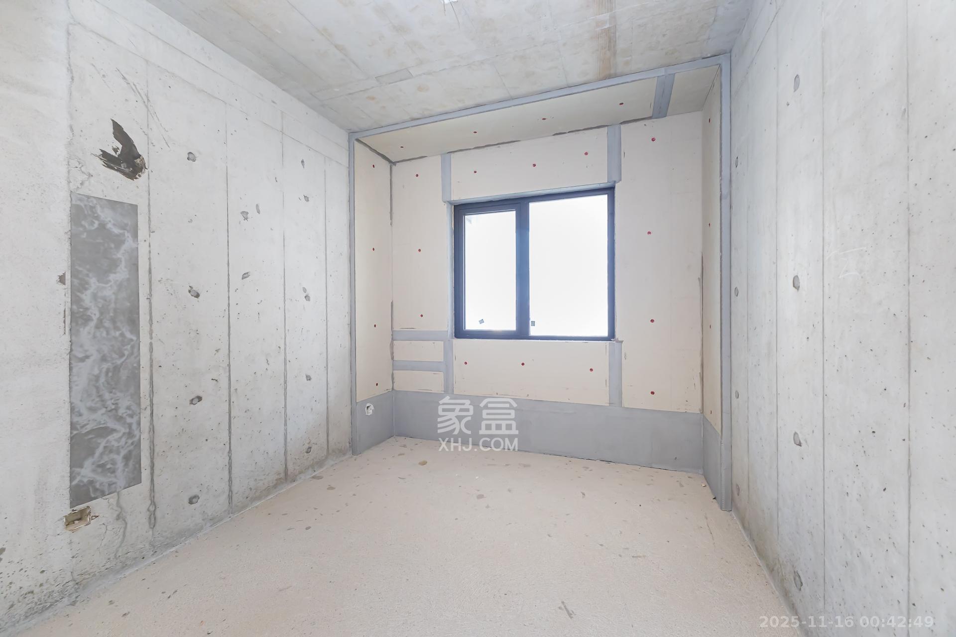 润和湘江天地D区  4室2厅2卫    162.0万卧室