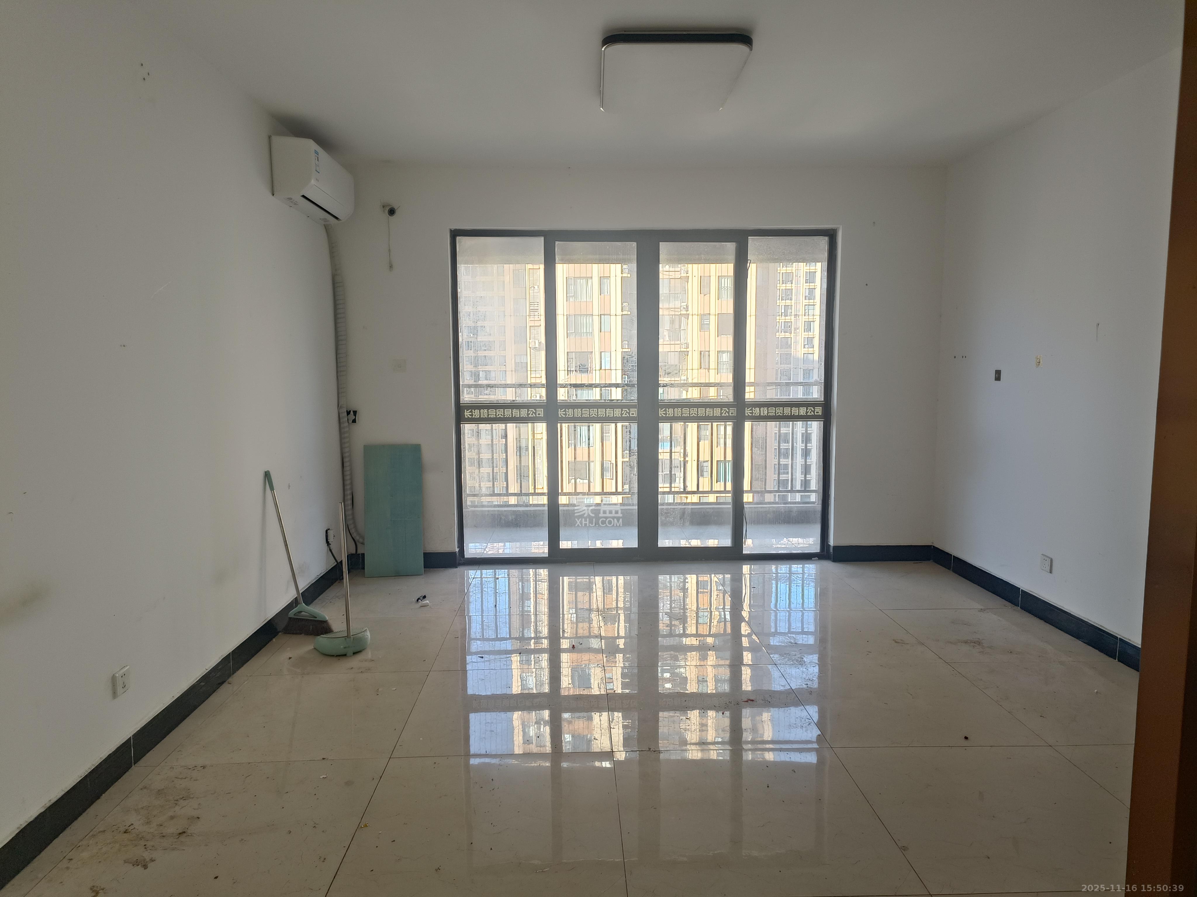 雨花公馆(紫苔名苑)  4室2厅2卫    3200.0元/月