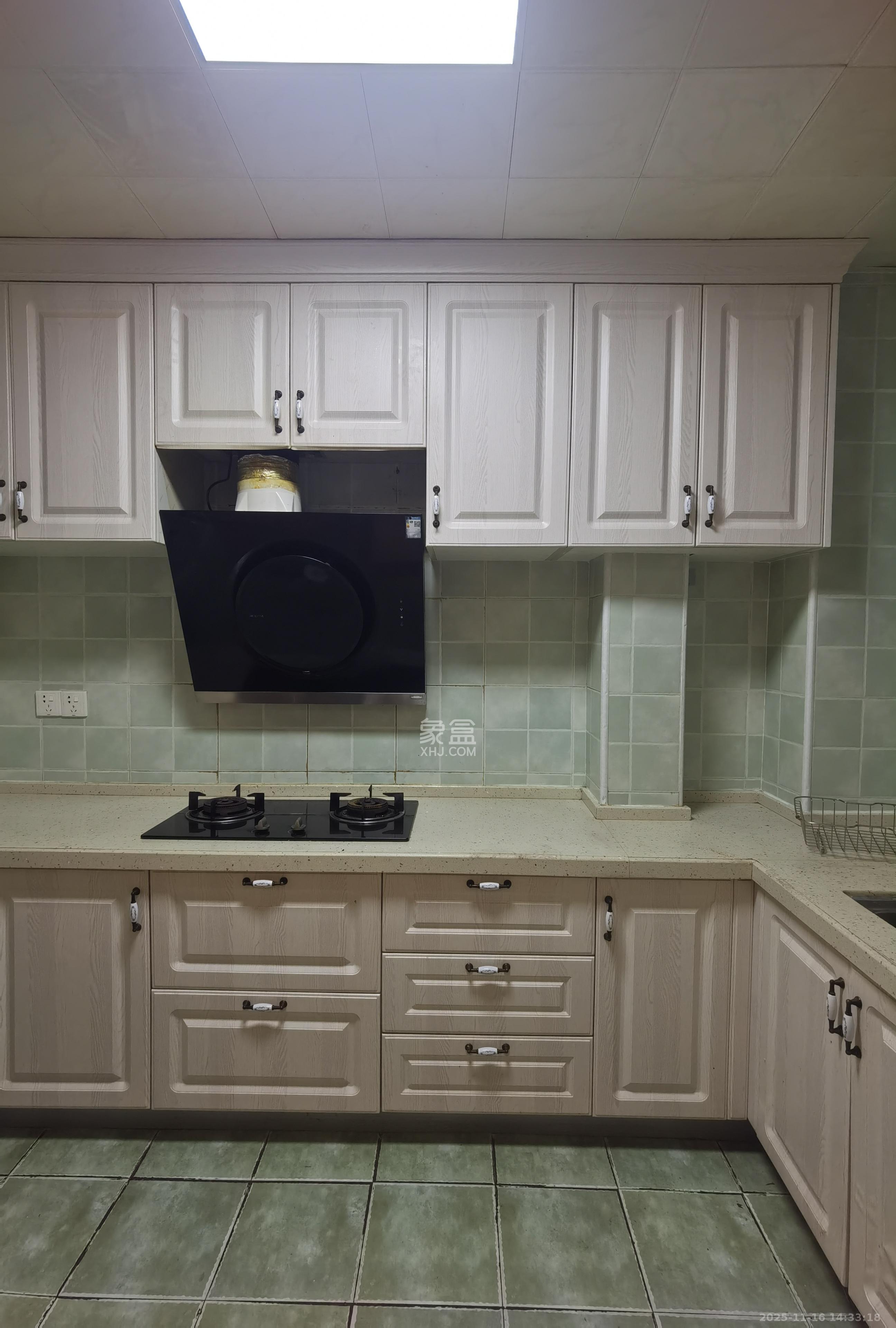 好望谷  4室2厅2卫    2400.0元/月