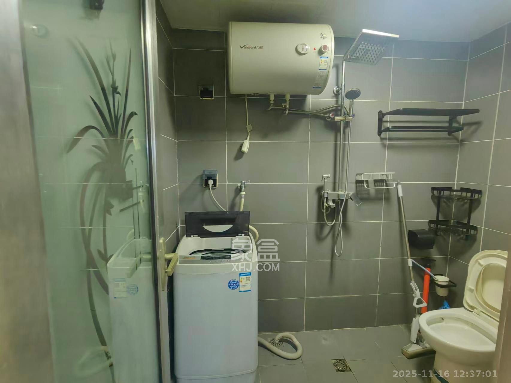 新世界广场  1室1厅1卫    1300.0元/月