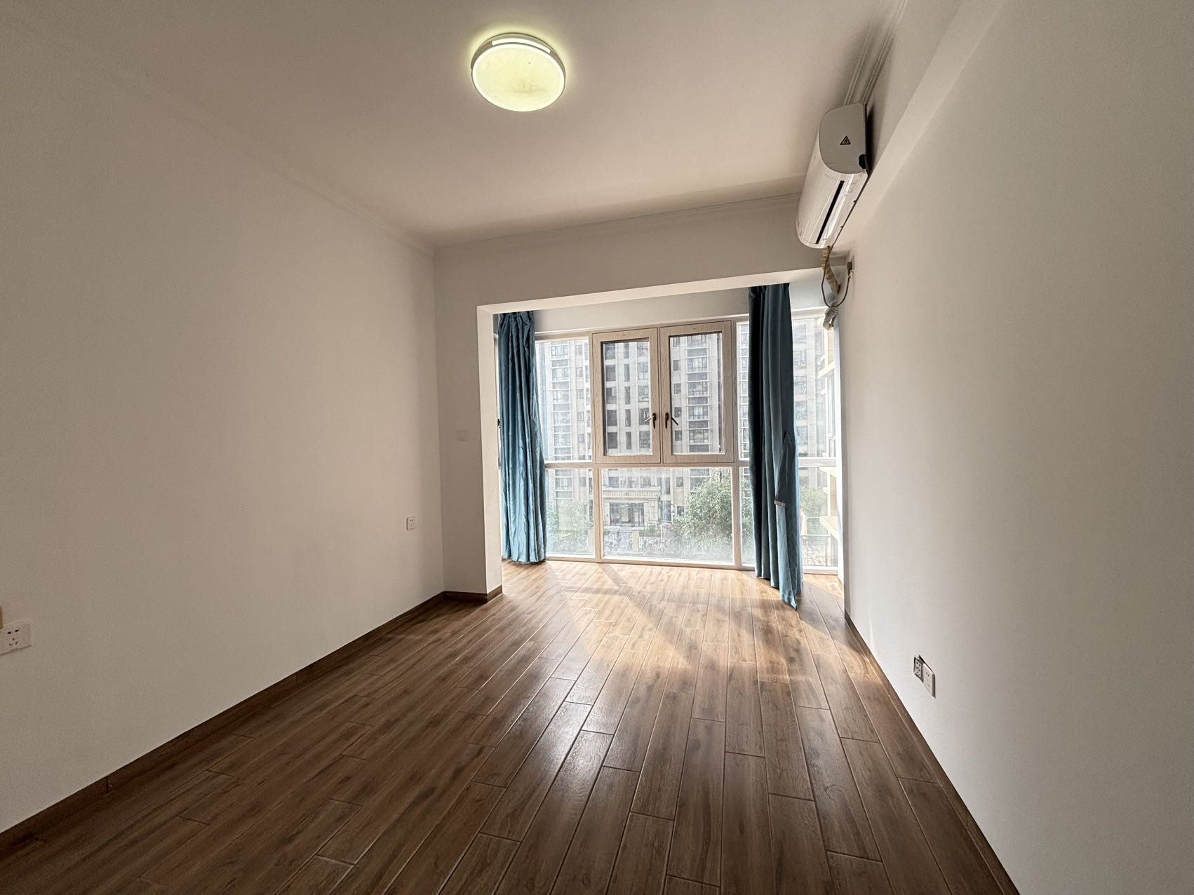 伊泰天骄二期  3室2厅2卫    2300.0元/月室内图