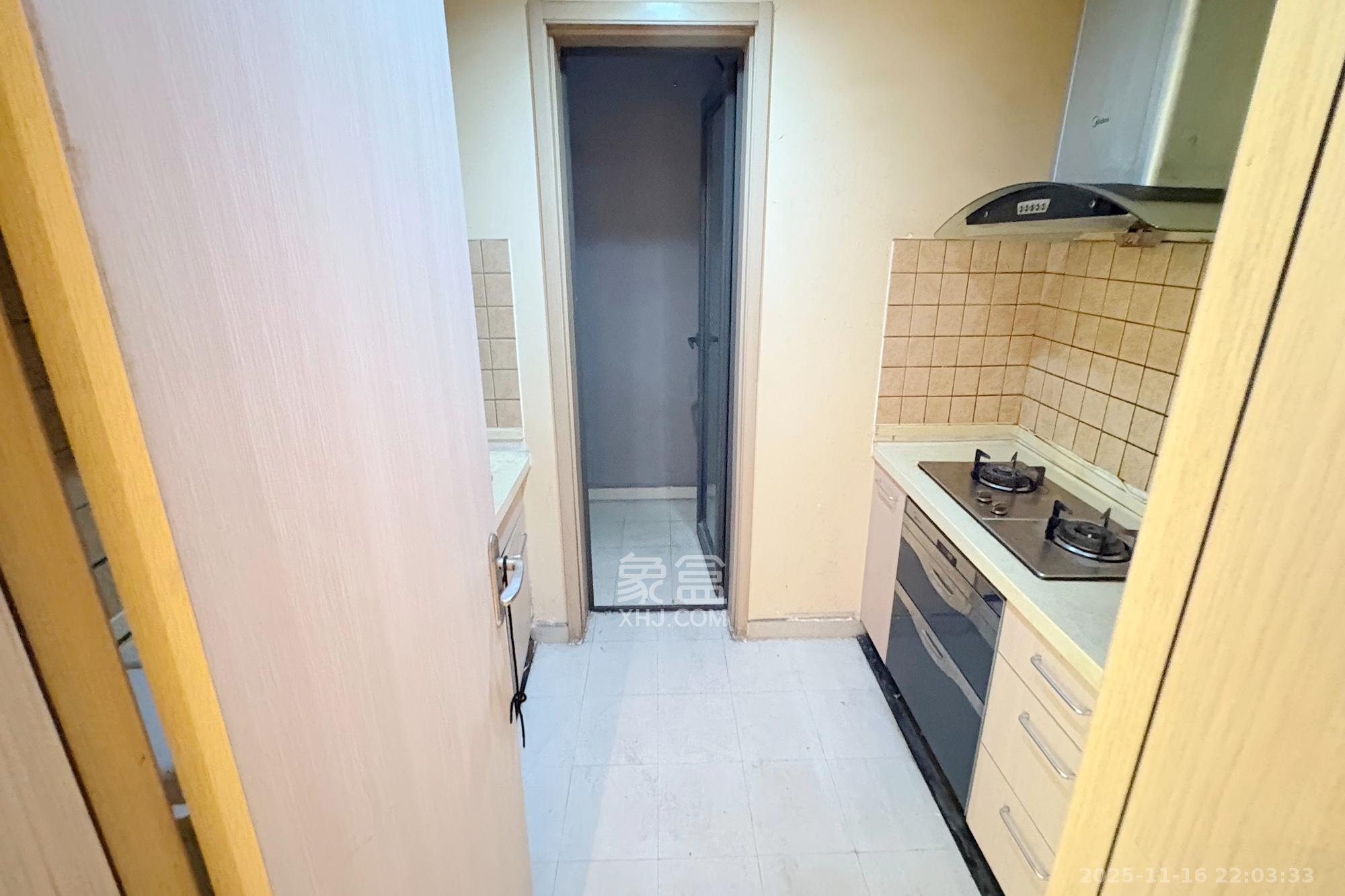 盛世美居荷园  3室2厅1卫    110.0万厨房