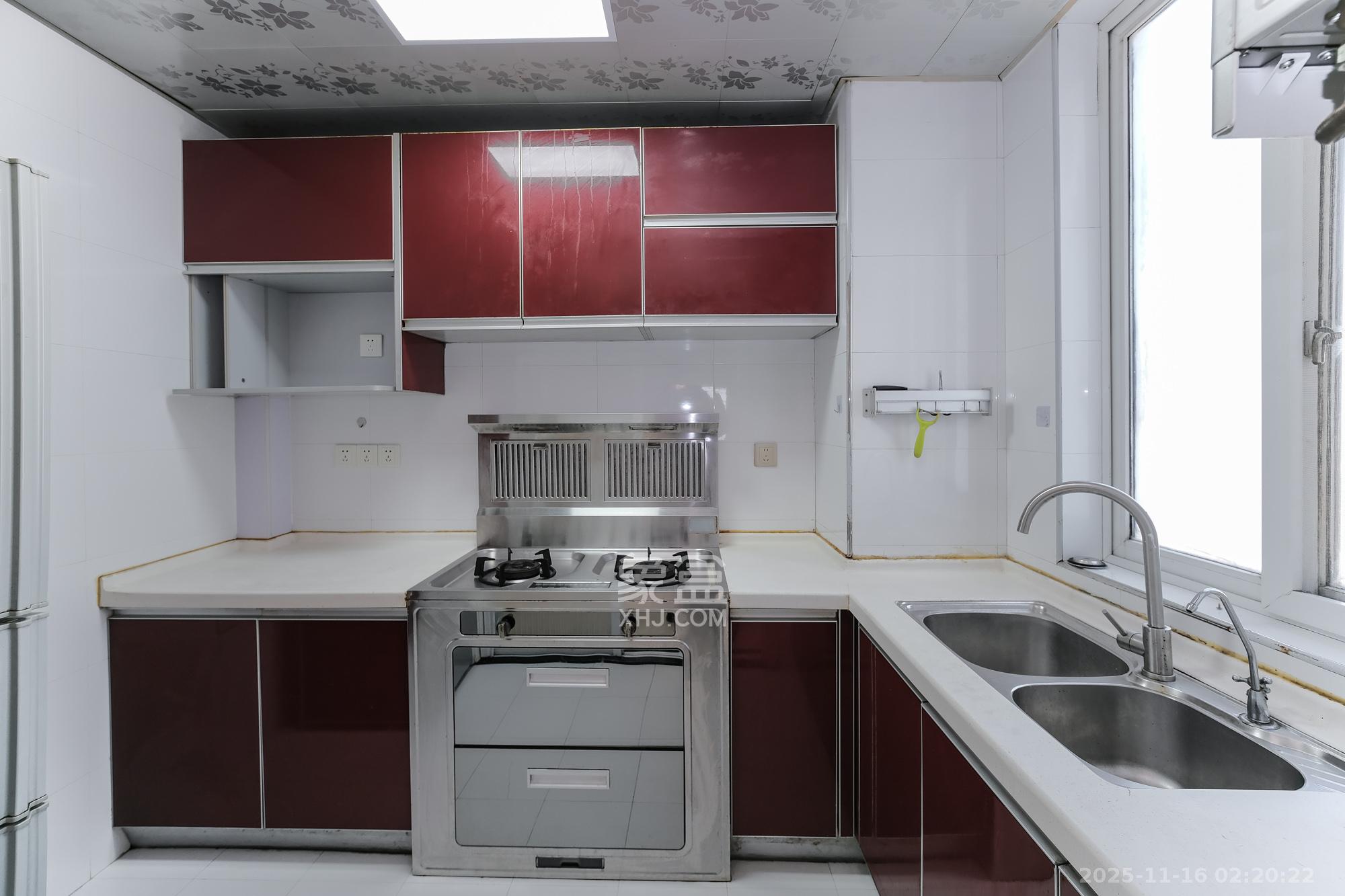 世景华庭  2室2厅1卫    42.8万厨房