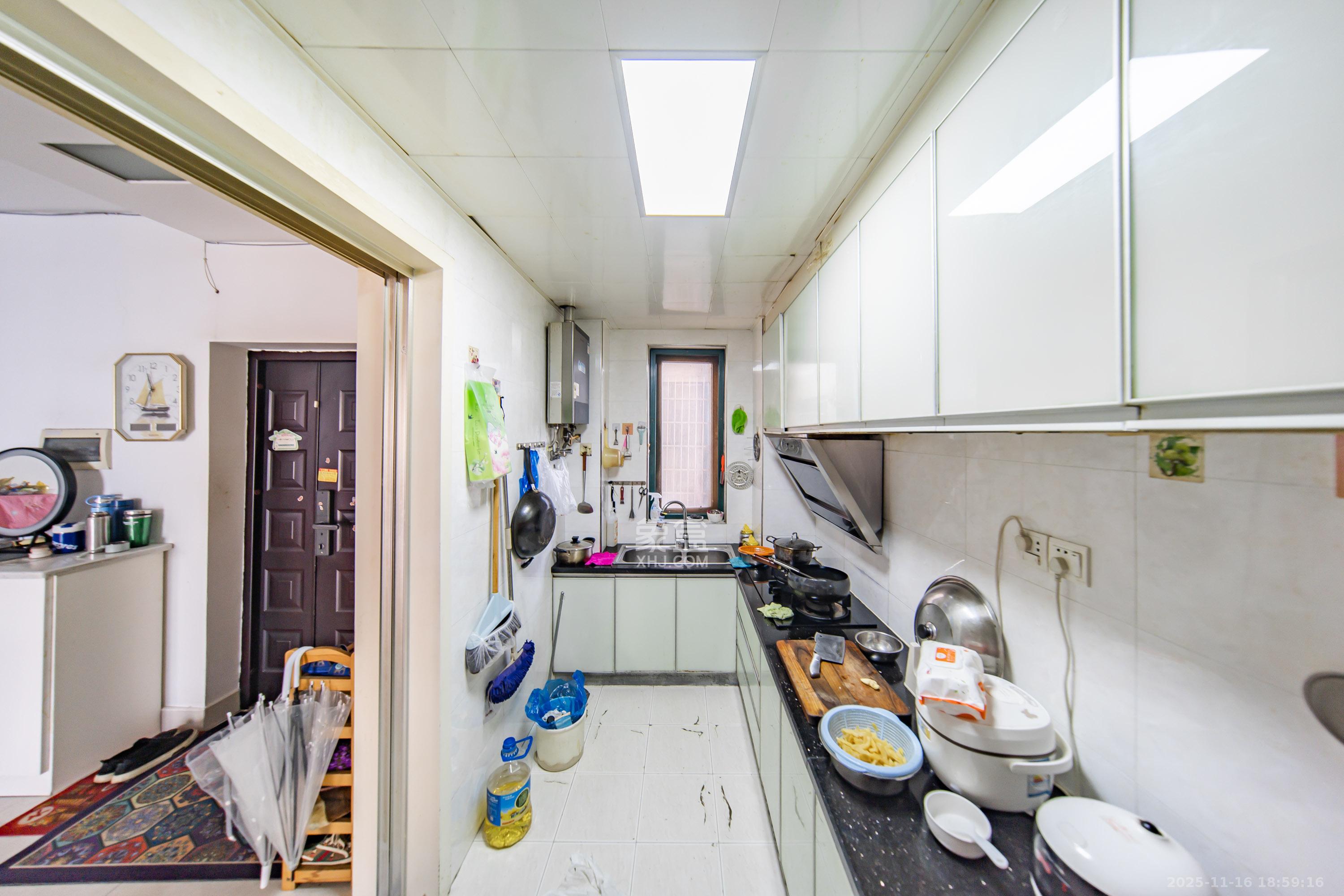 佳阳悦景馨都  4室2厅2卫    94.8万厨房