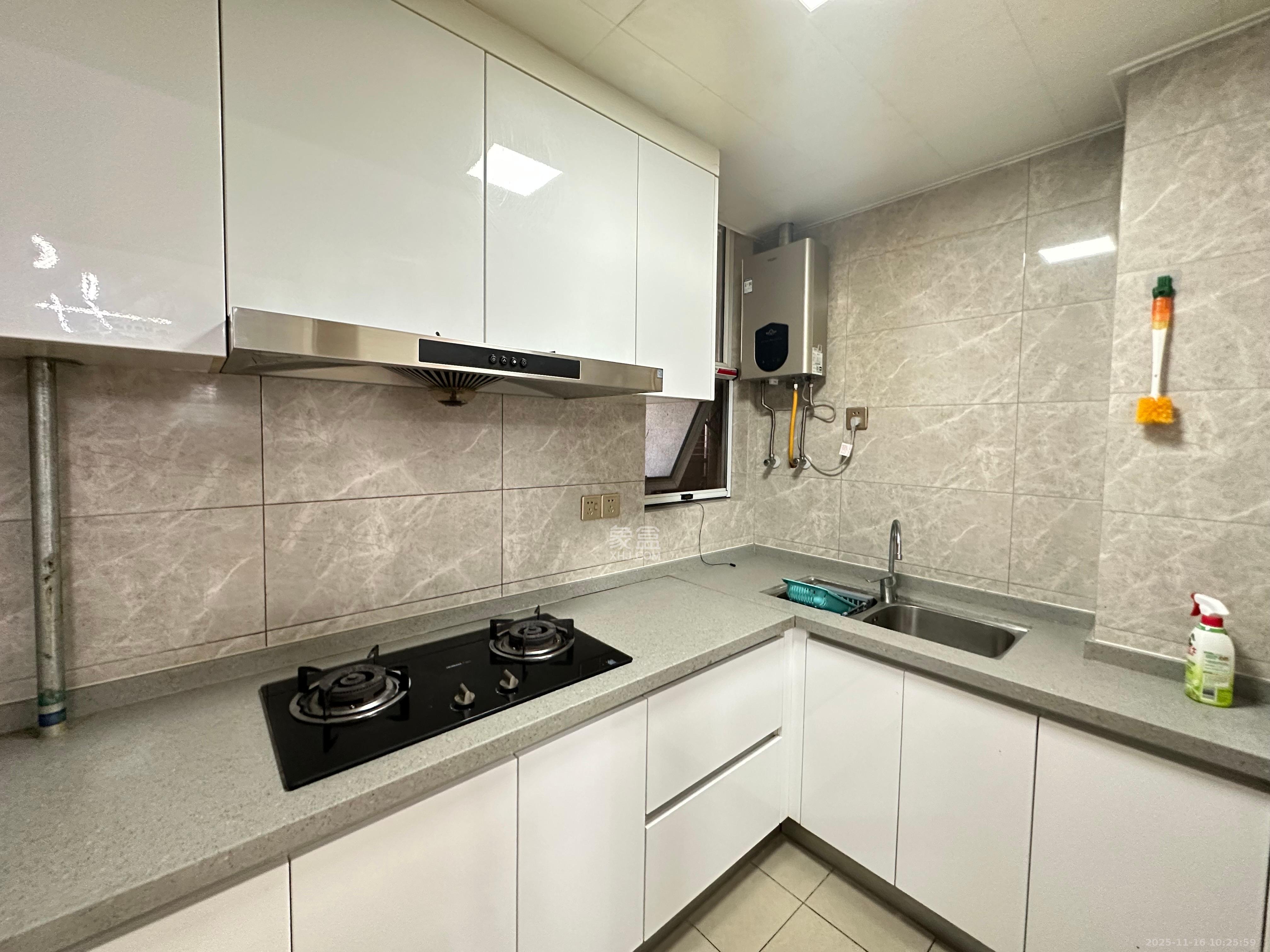 新华联梦想城  3室2厅2卫    2000.0元/月室内图