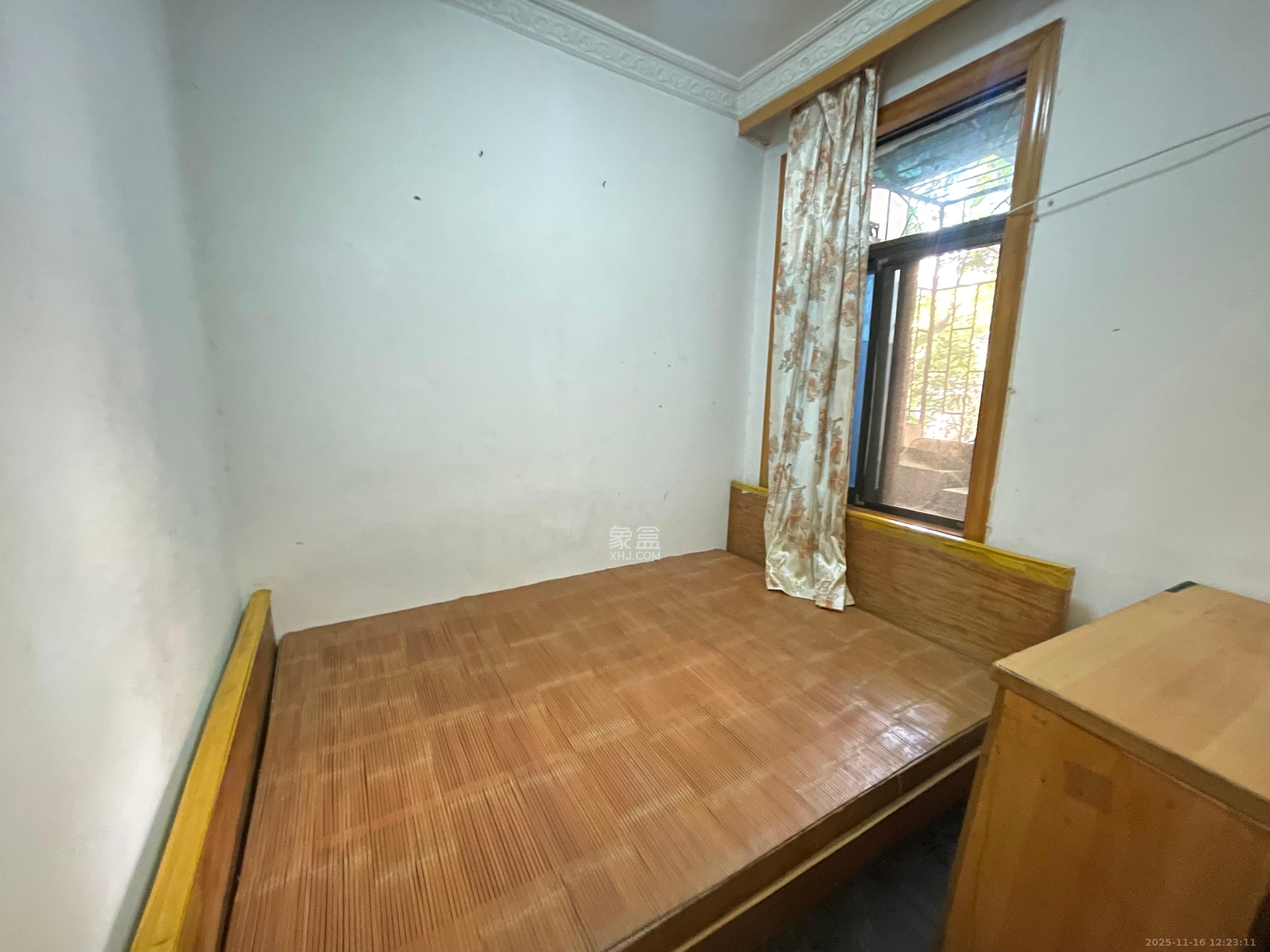 红旗区二片  1室1厅1卫    1200.0元/月室内图