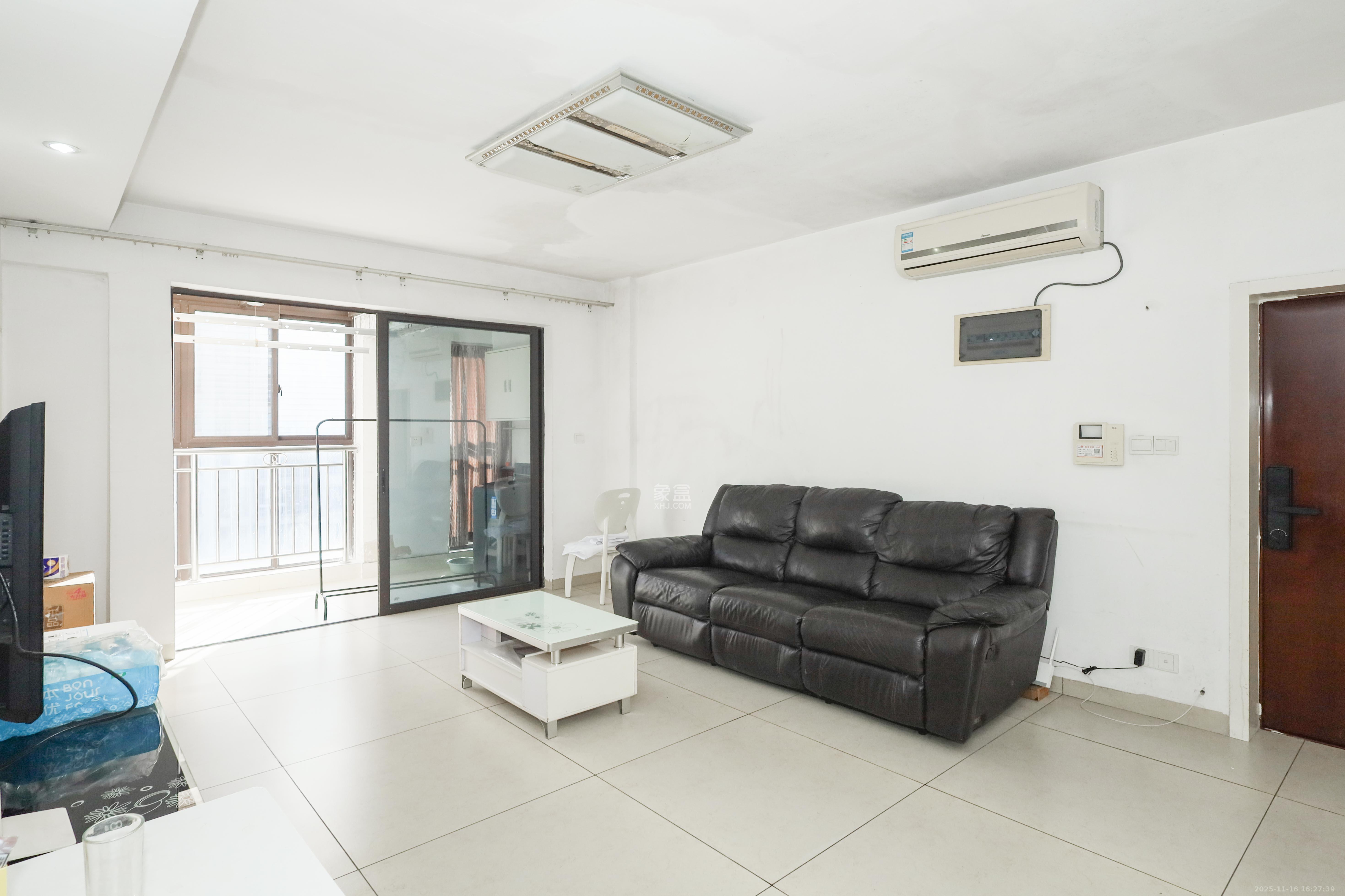 保利麓谷林语E区  3室2厅1卫    63.0万客厅