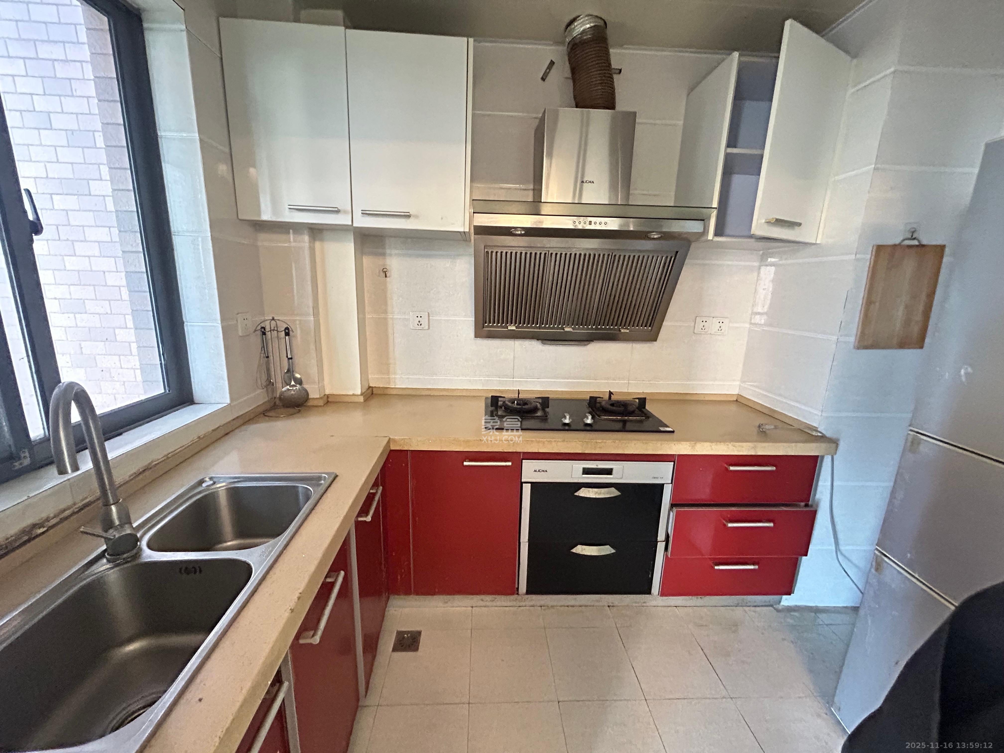 上海城小区  4室2厅2卫    2400.0元/月室内图