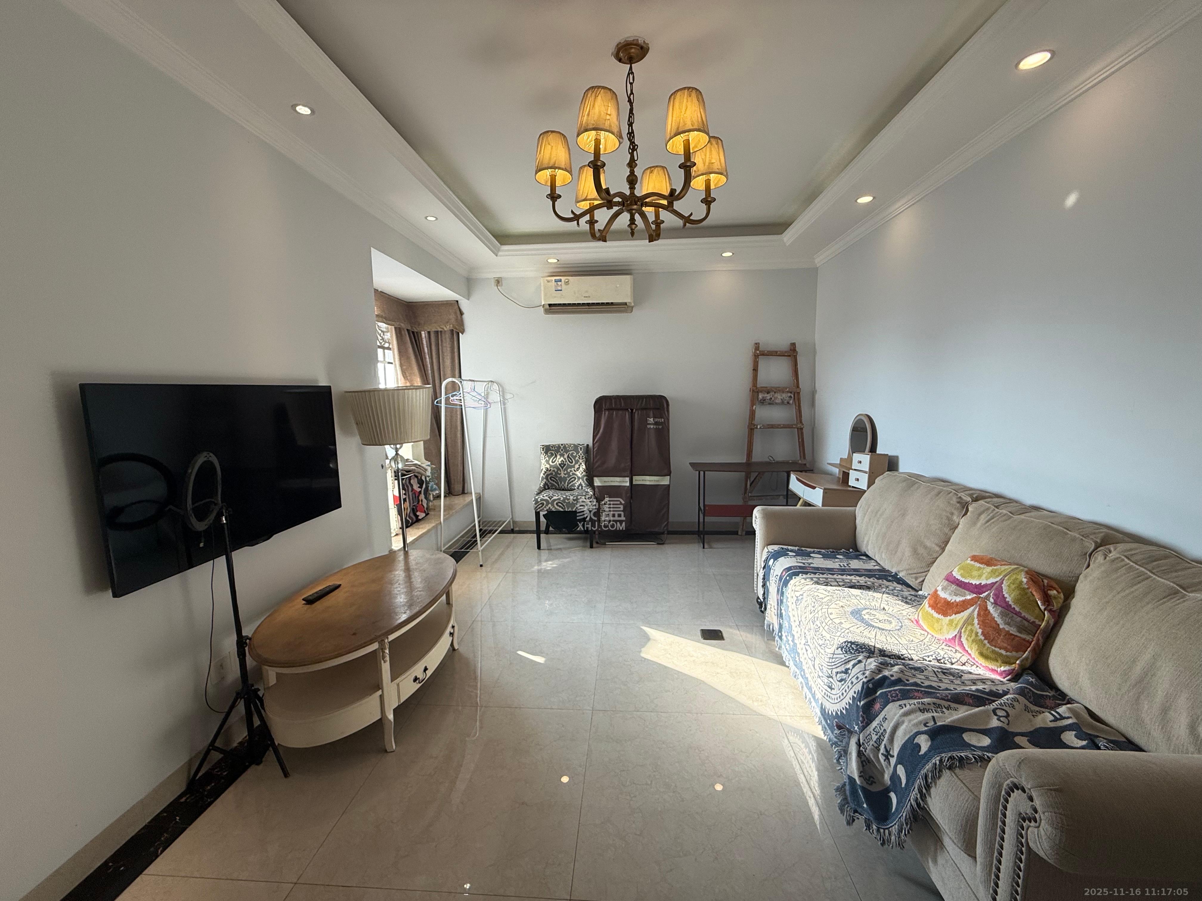 泊爱蓝湾  1室2厅2卫    2400.0元/月