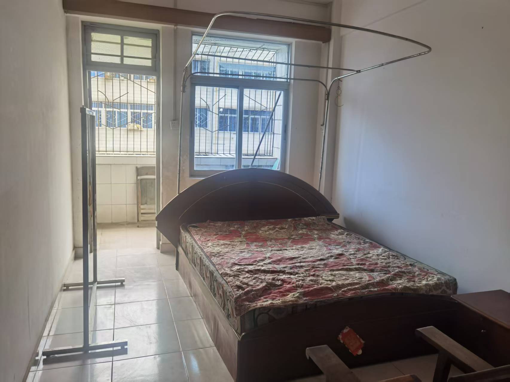 海南省汽车制配厂宿舍（海秀路汽车西站旁）  1室0厅0卫    88.0万