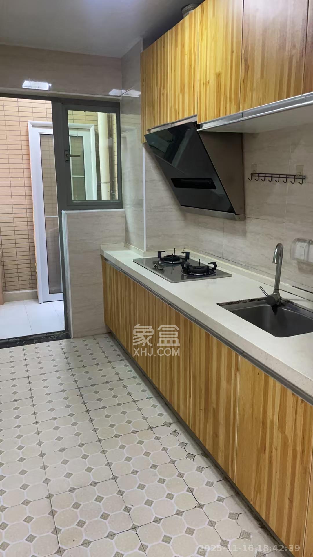 新城新世界一二三期  2室2厅1卫    2350.0元/月室内图