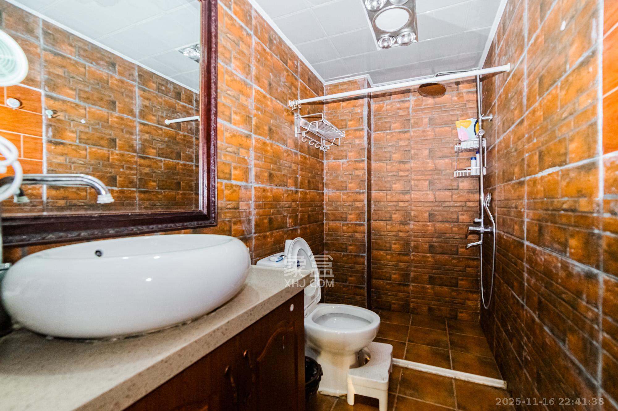 北辰三角洲E3区  1室1厅1卫    58.0万卫生间