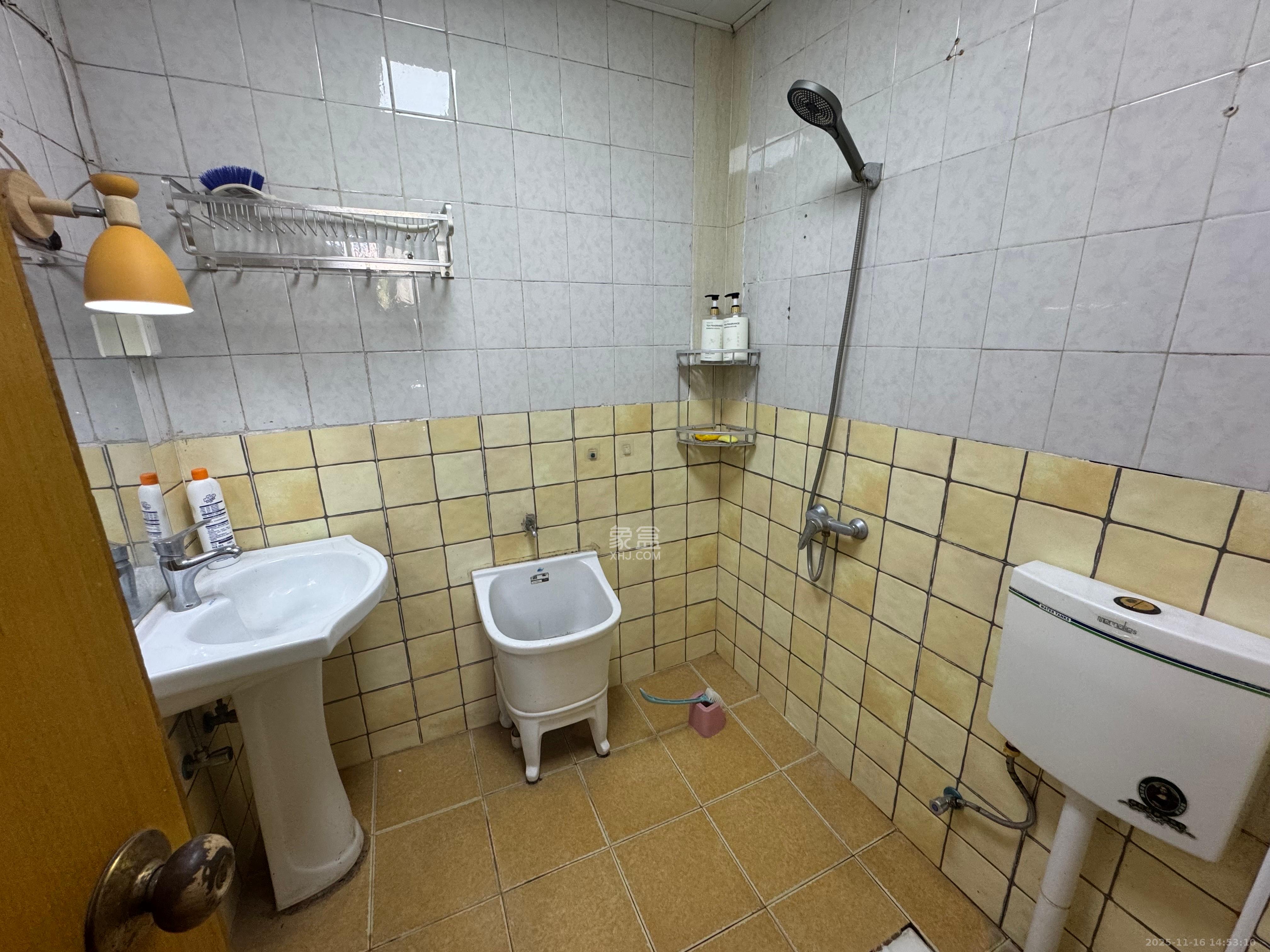 荷花园邮政物流公司单位宿舍  2室1厅1卫    1300.0元/月室内图