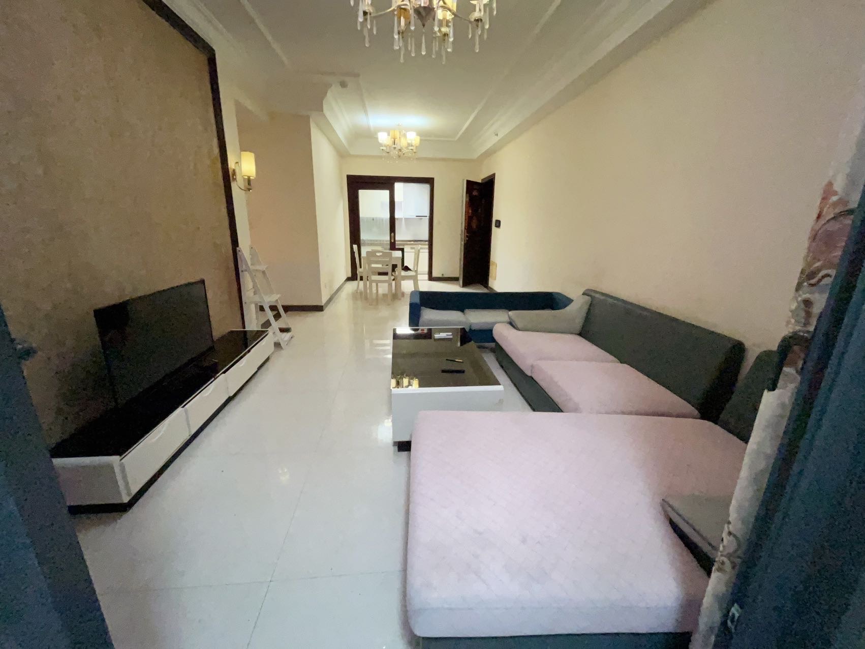 恒大海口文化旅游城 3室2厅2卫 2400.0元/月 恒大海口文化旅游城 3室2厅2卫 2400.0元/月室内图