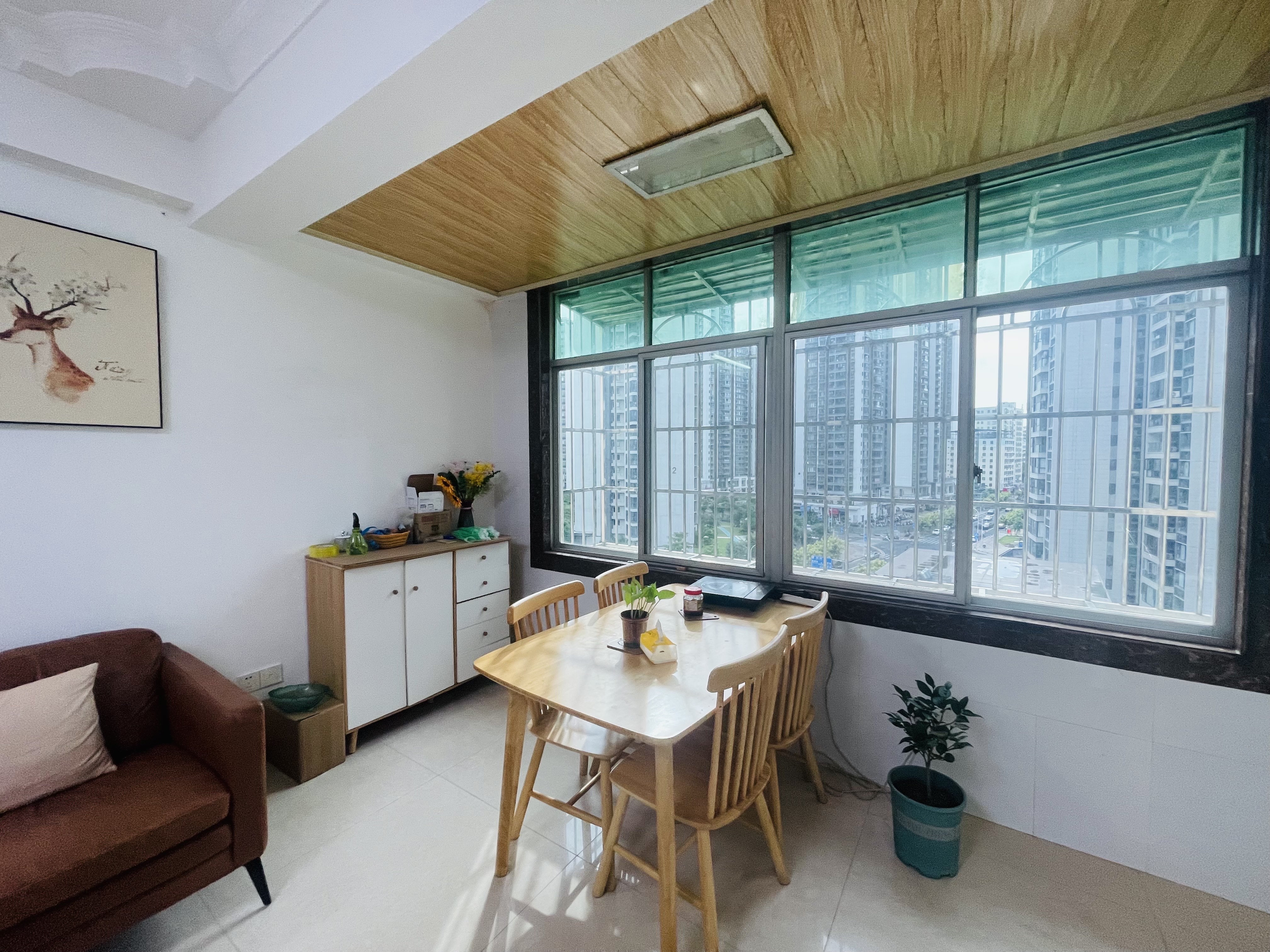 喜红公寓  3室2厅2卫    2600.0元/月室内图